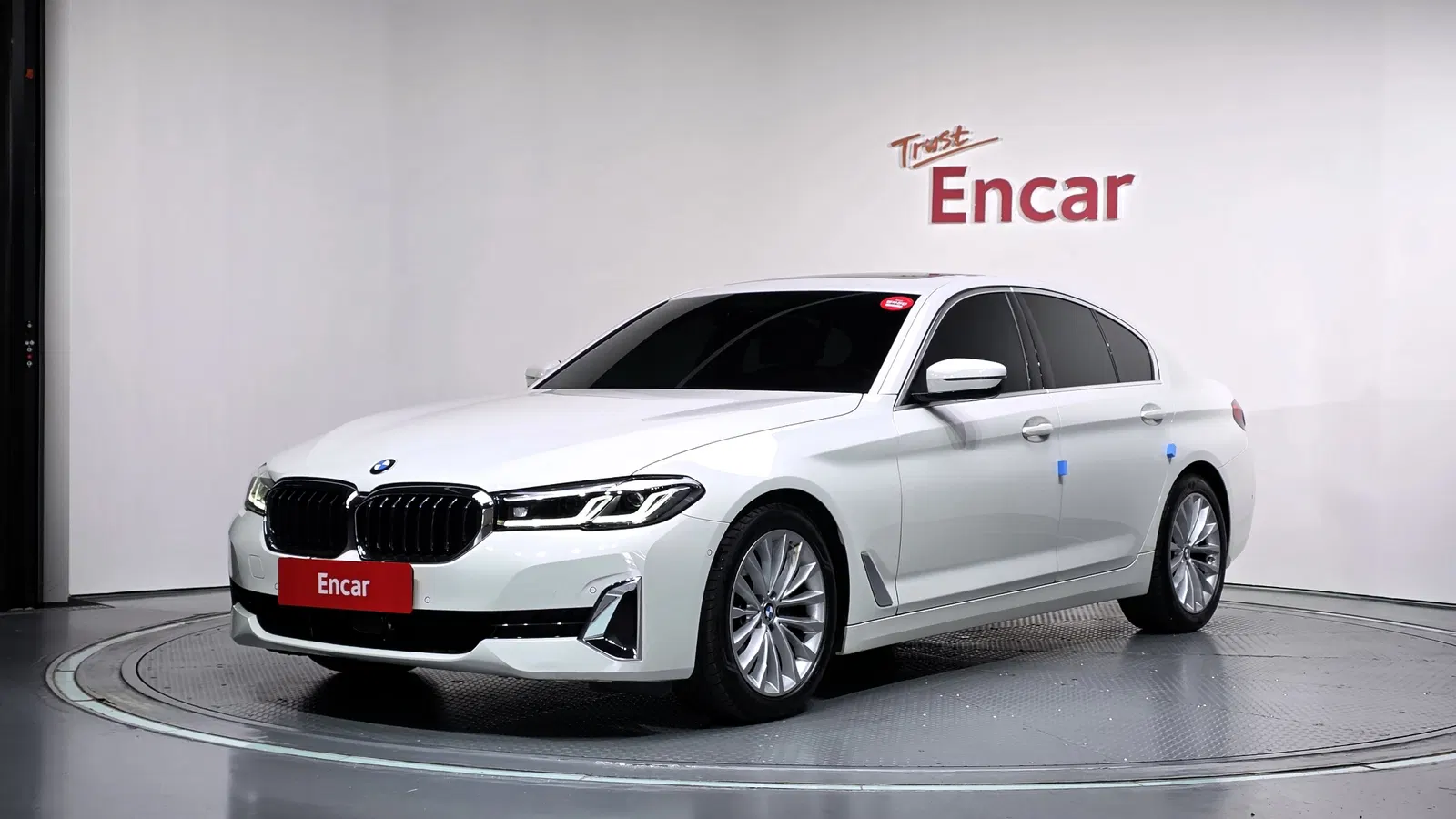 BMW Série 5 (G30) 520i Luxury 2022 — photo 1 sur 39