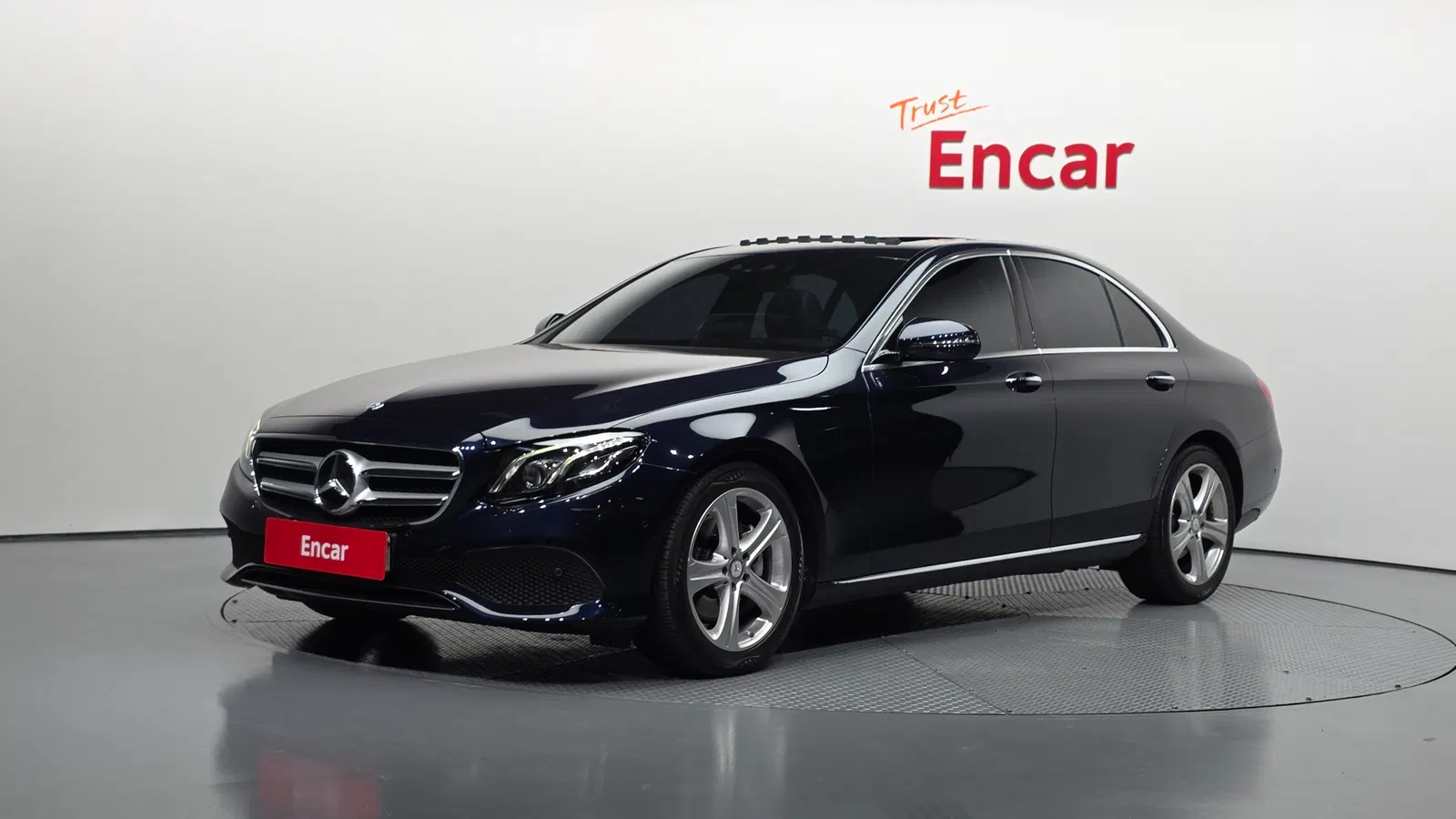Mercedes-Benz Classe E E220d Avantgarde (W213) 2017 — photo 1 sur 20