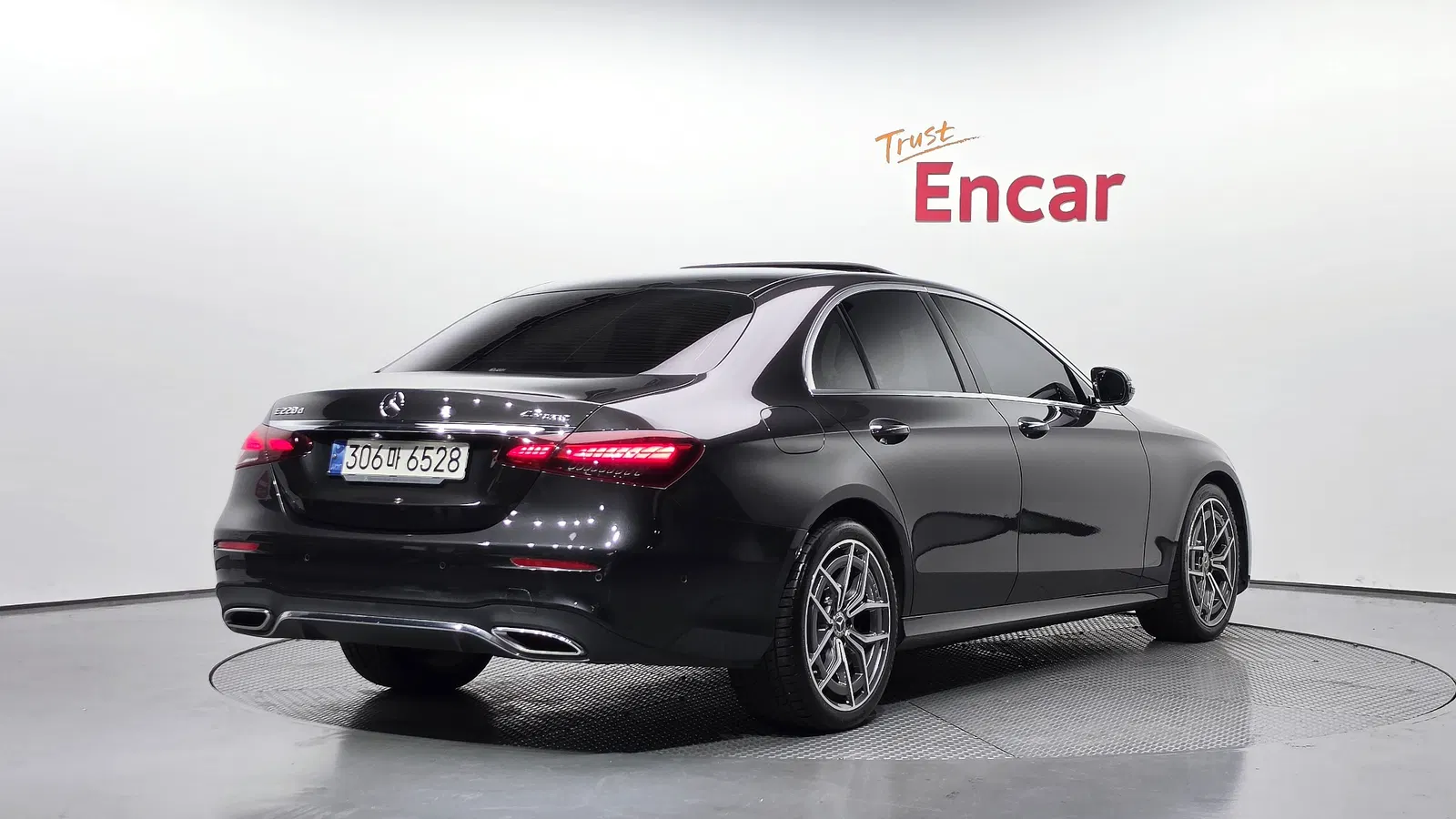 Mercedes-Benz Classe E AMG Line · E220d 4MATIC (W213) 2021 — photo 1 sur 32