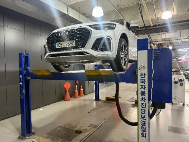 Audi Q5 (FY) 40 TDI Quattro Premium 2021 — photo 1 sur 7