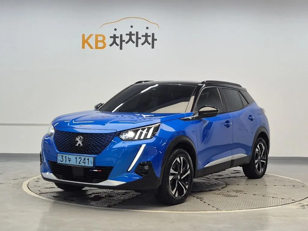 Peugeot e-2008 2e génération EV GT 2022 — photo 1 sur 26