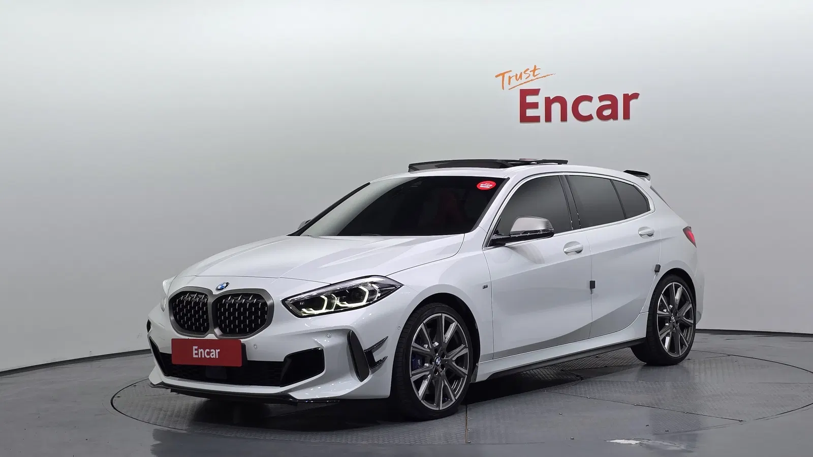BMW Série 1 (F40) M135i xDrive 2021 — photo 1 sur 33