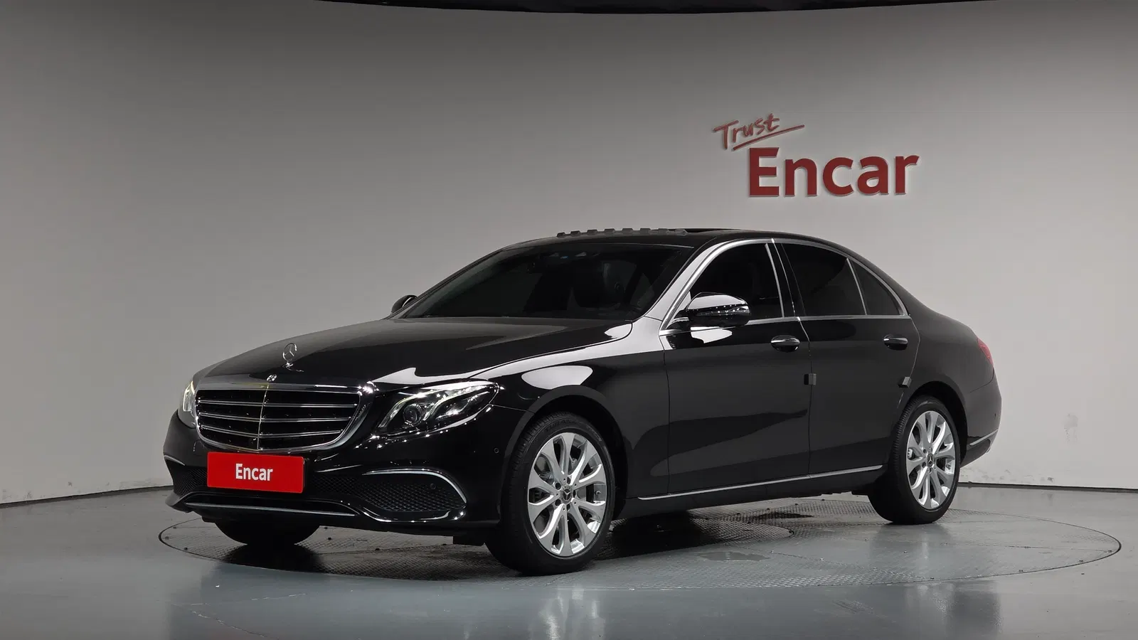 Mercedes-Benz Classe E E300 Exclusive (W213) 2018 — photo 1 sur 20
