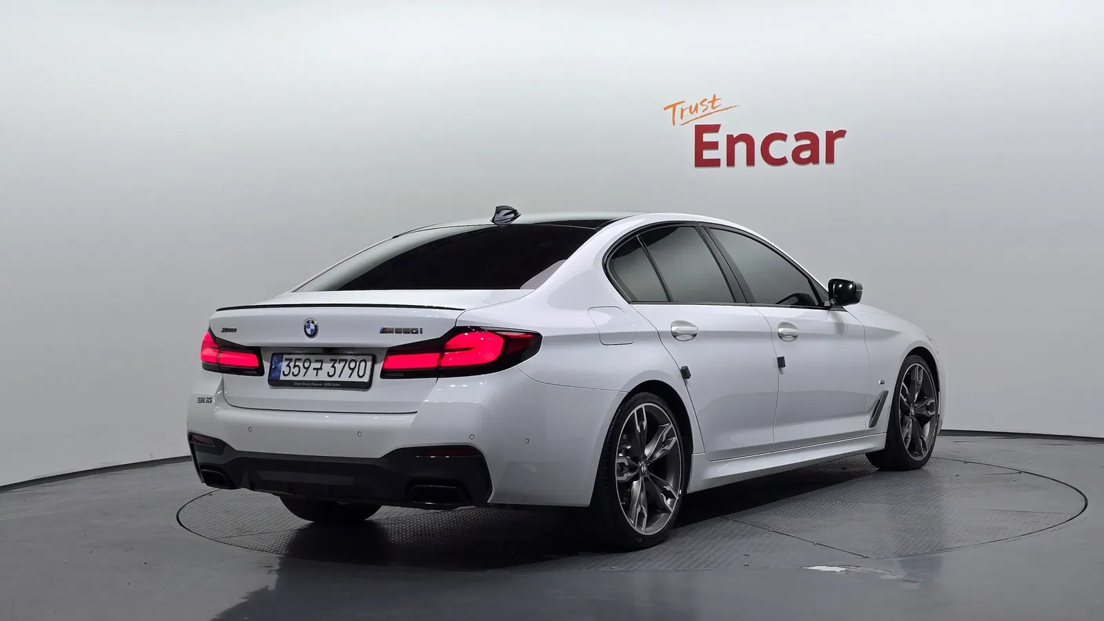 BMW Série 5 (G30) M550i xDrive 2022 — photo 1 sur 33