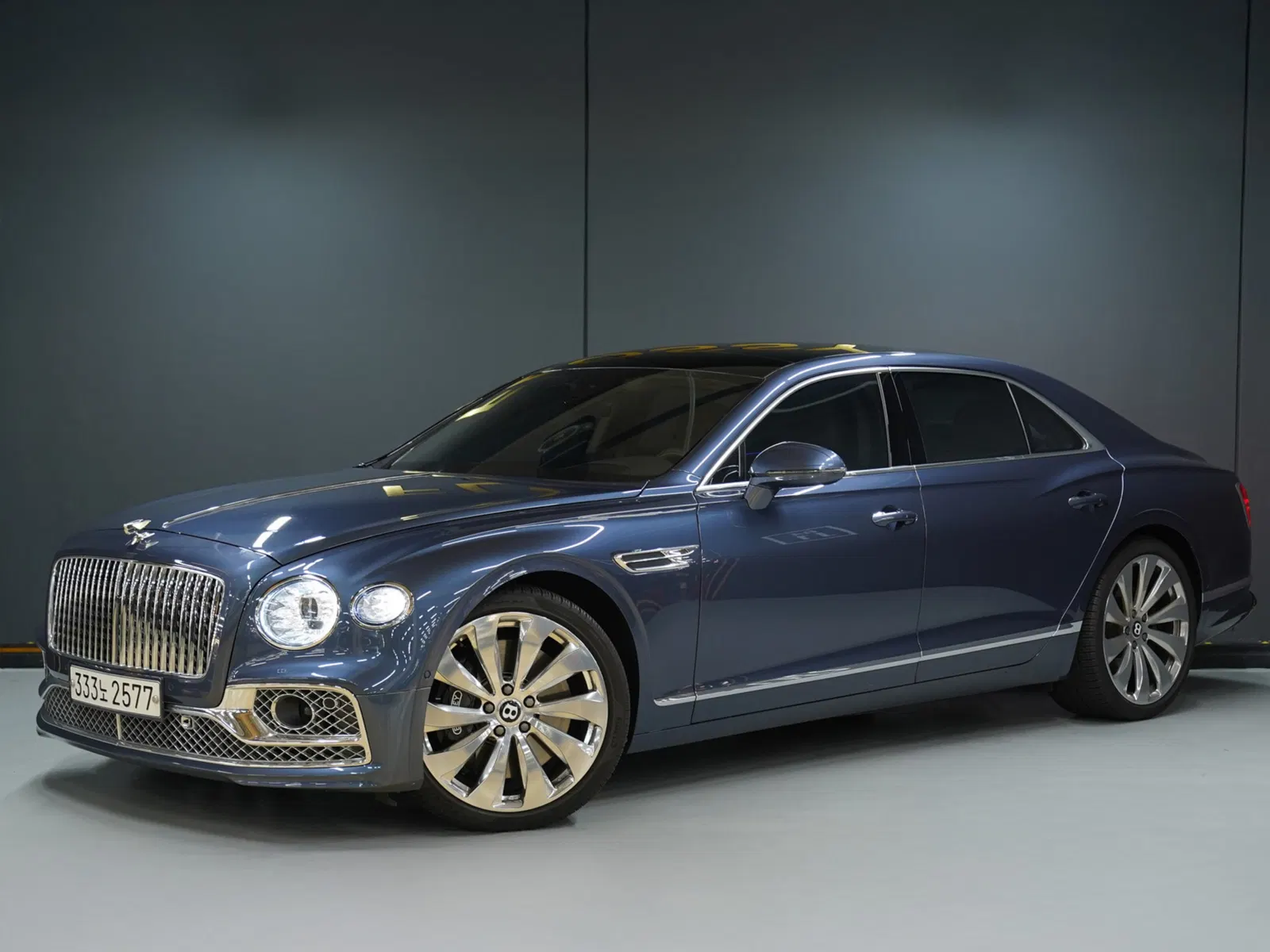 Bentley Flying Spur 3e génération 4.0 2021 — photo 1 sur 26