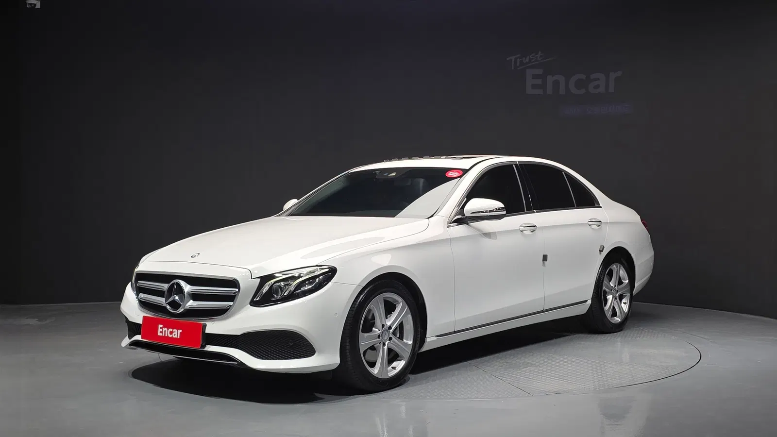 Mercedes-Benz Classe E E220d Avantgarde (W213) 2017 — photo 1 sur 20