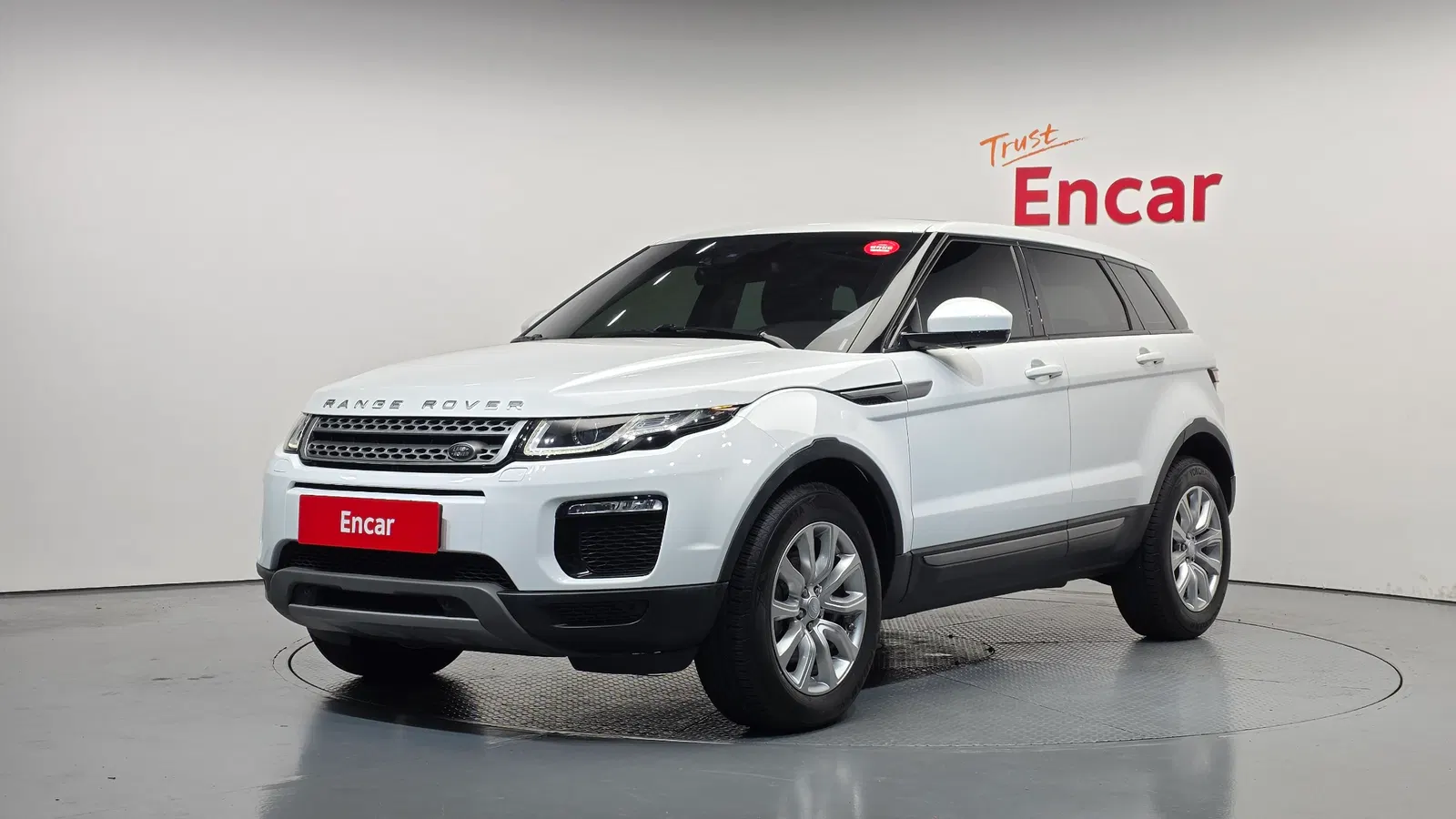 Land Rover Range Rover Evoque 2.0 TD4 SE 2018 — photo 1 sur 31