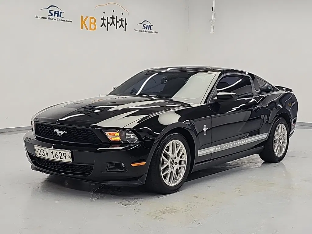Ford Mustang Coupé 2012 — photo 1 sur 24