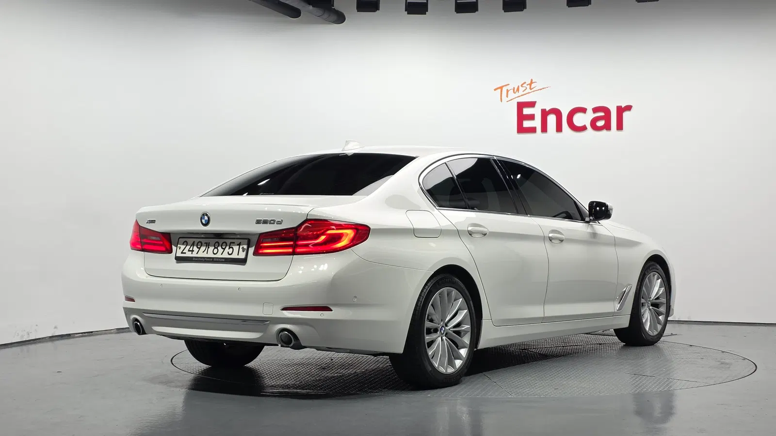 BMW Série 5 (G30) 520d xDrive Luxury Plus 2020 — photo 1 sur 31