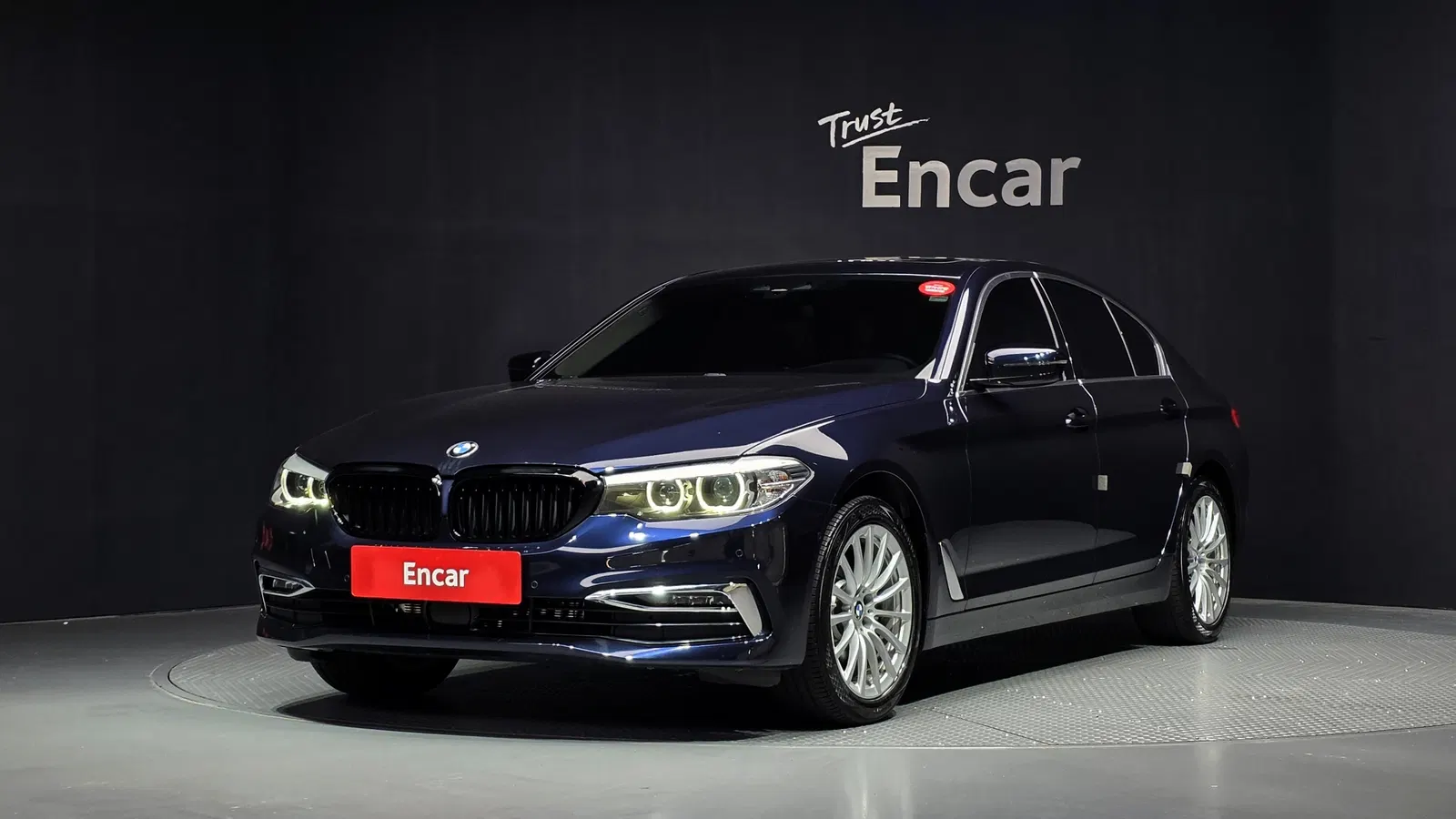 BMW Série 5 (G30) 520i Luxury 2020 — photo 1 sur 33