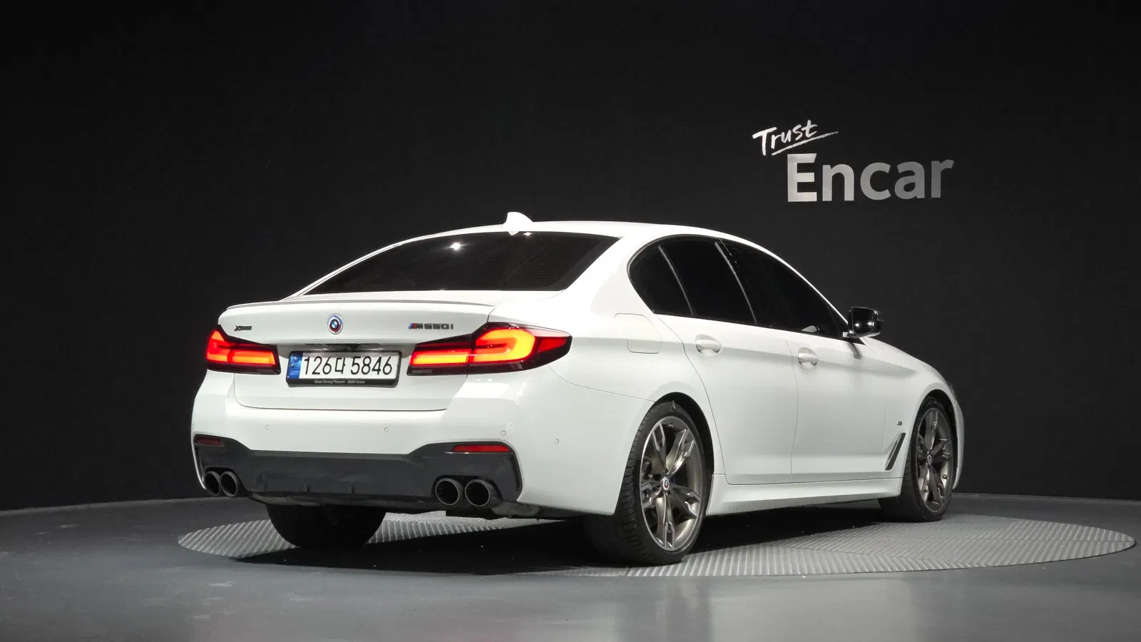 BMW Série 5 (G30) M550i xDrive 2023 — photo 1 sur 31