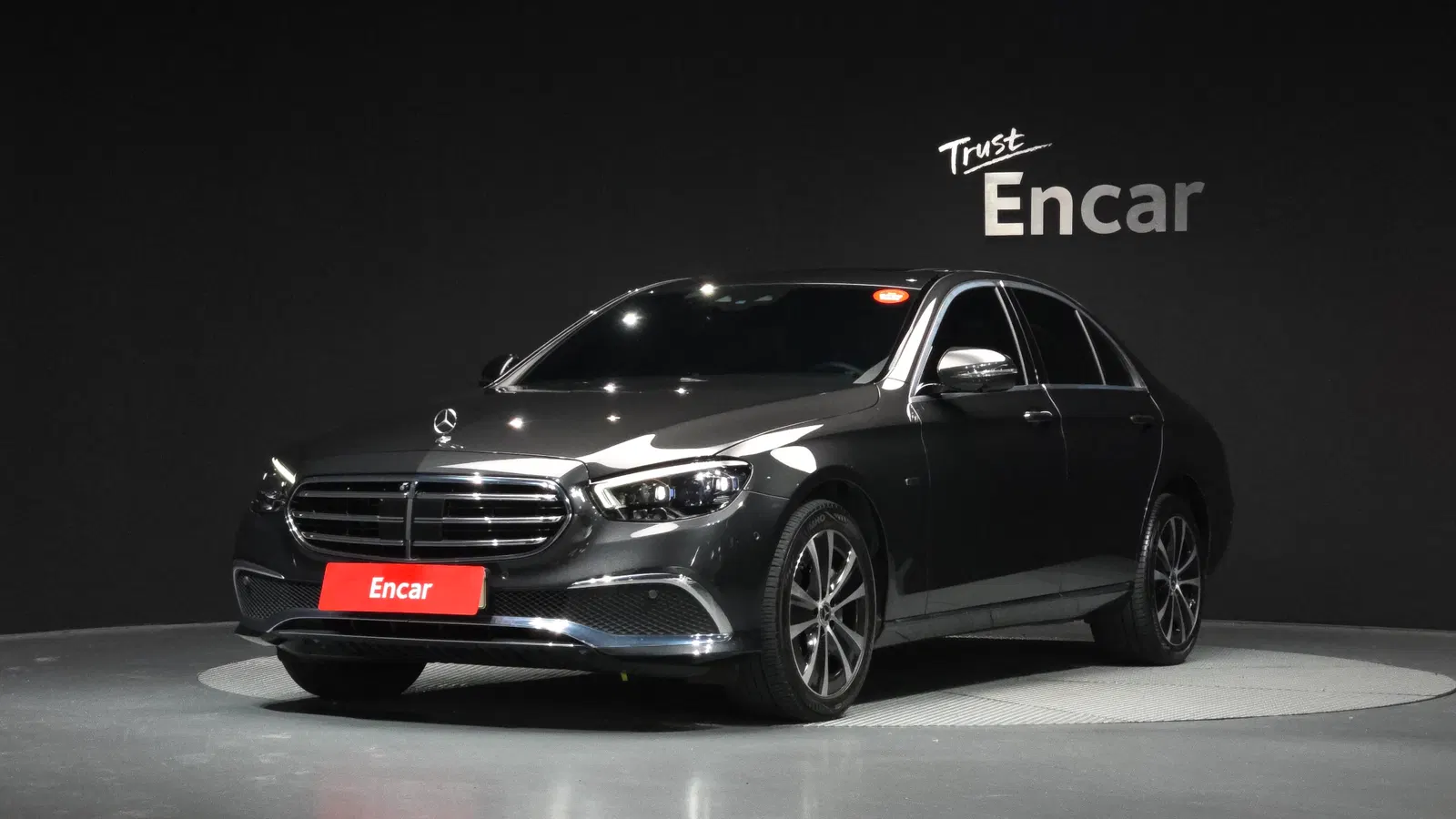 Mercedes-Benz Classe E E300e 4MATIC Exclusive (W213) 2021 — photo 1 sur 32