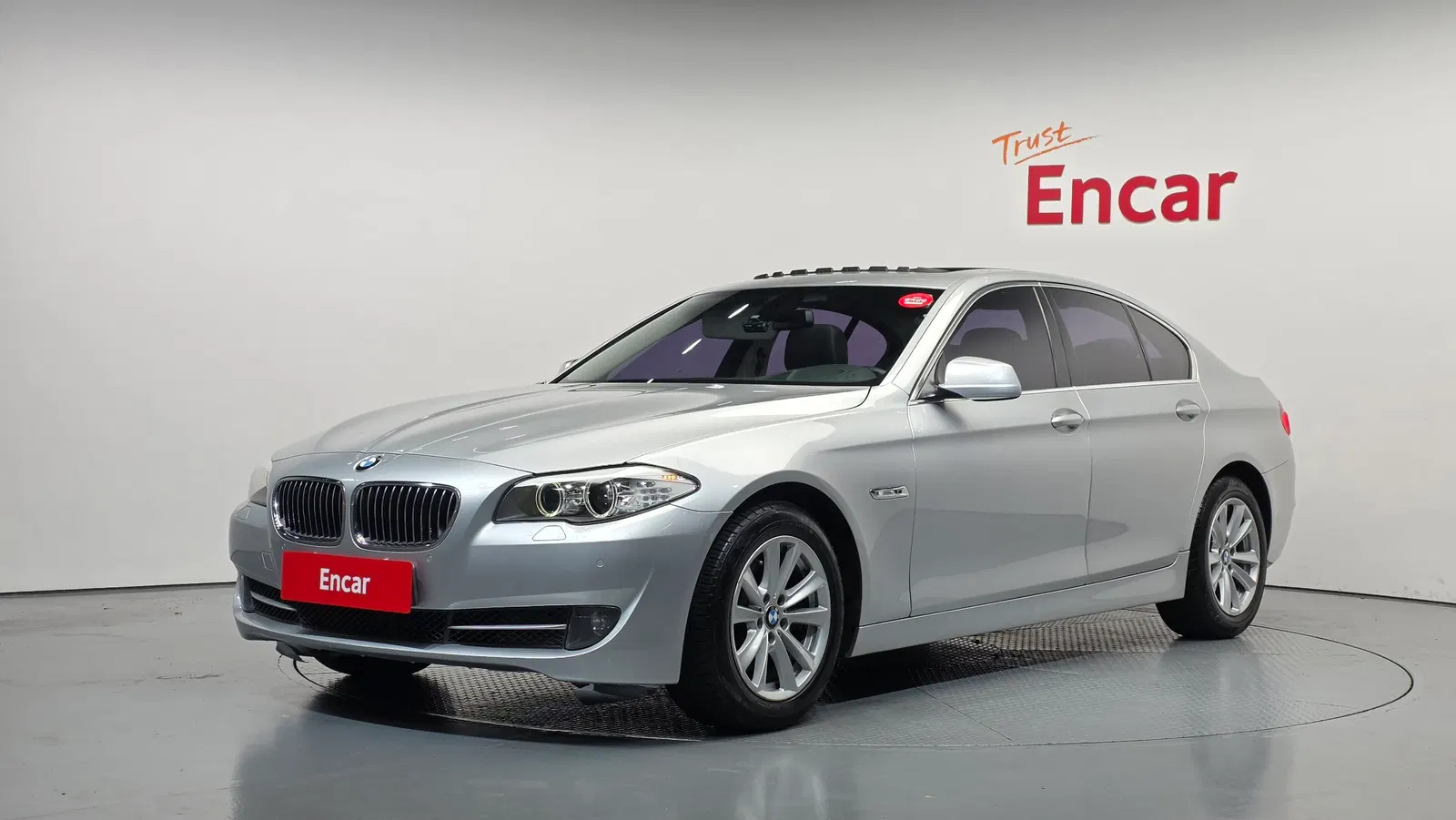 BMW Série 5 (F10) 528i 2010 — photo 1 sur 20