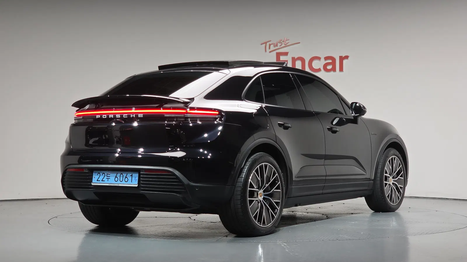 Porsche Macan EV Base 4 2025 — photo 1 sur 45