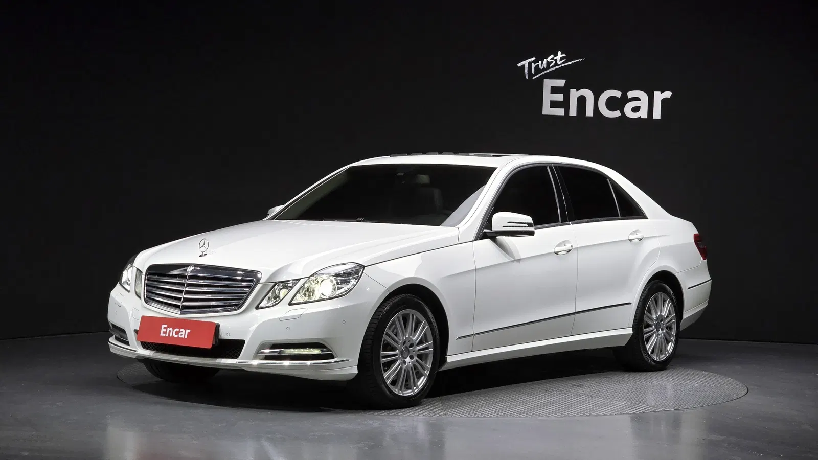 Mercedes-Benz Classe E E300 Elegance (W212) 2011 — photo 1 sur 20