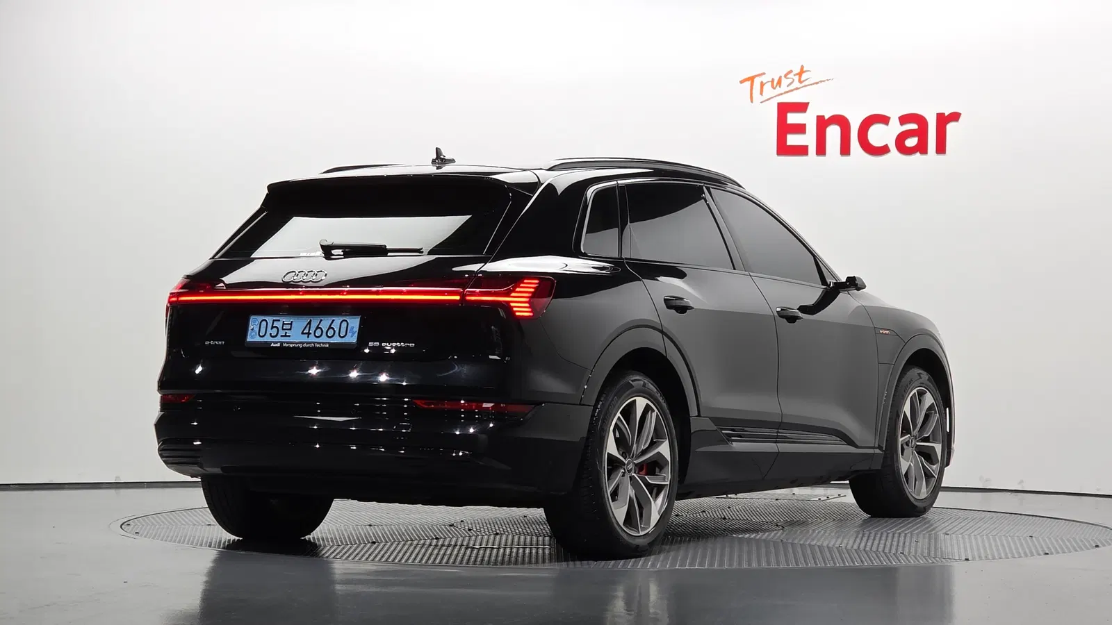 Audi e-tron 55 Quattro 2022 — photo 1 sur 36
