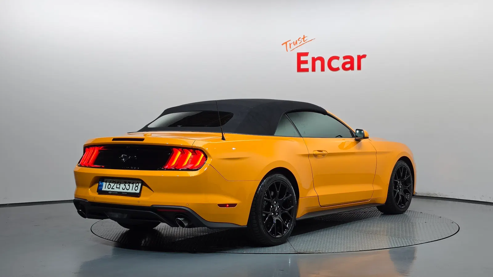 Ford Mustang Convertible 2022 — photo 1 sur 31