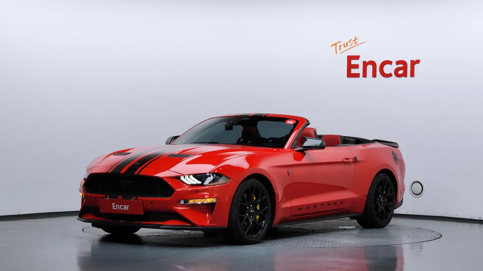 Ford Mustang Convertible 2022 — photo 1 sur 32