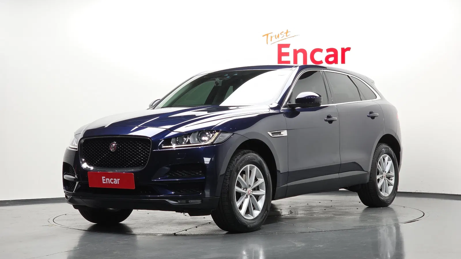Jaguar F-PACE 20d Portfolio 2017 — photo 1 sur 20