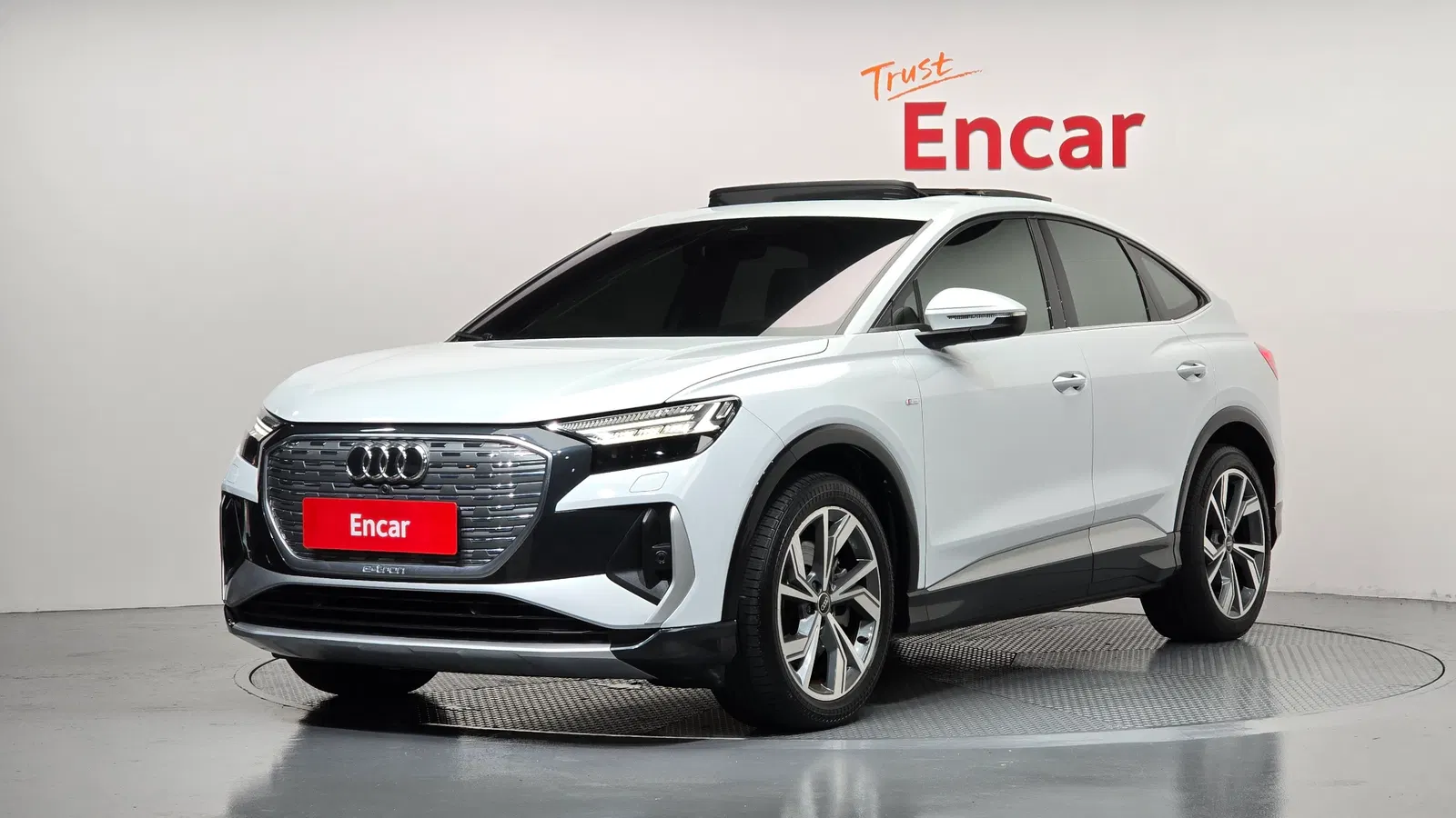 Audi Q4 e-tron (F4) 40 Premium Sportback 2022 — photo 1 sur 20