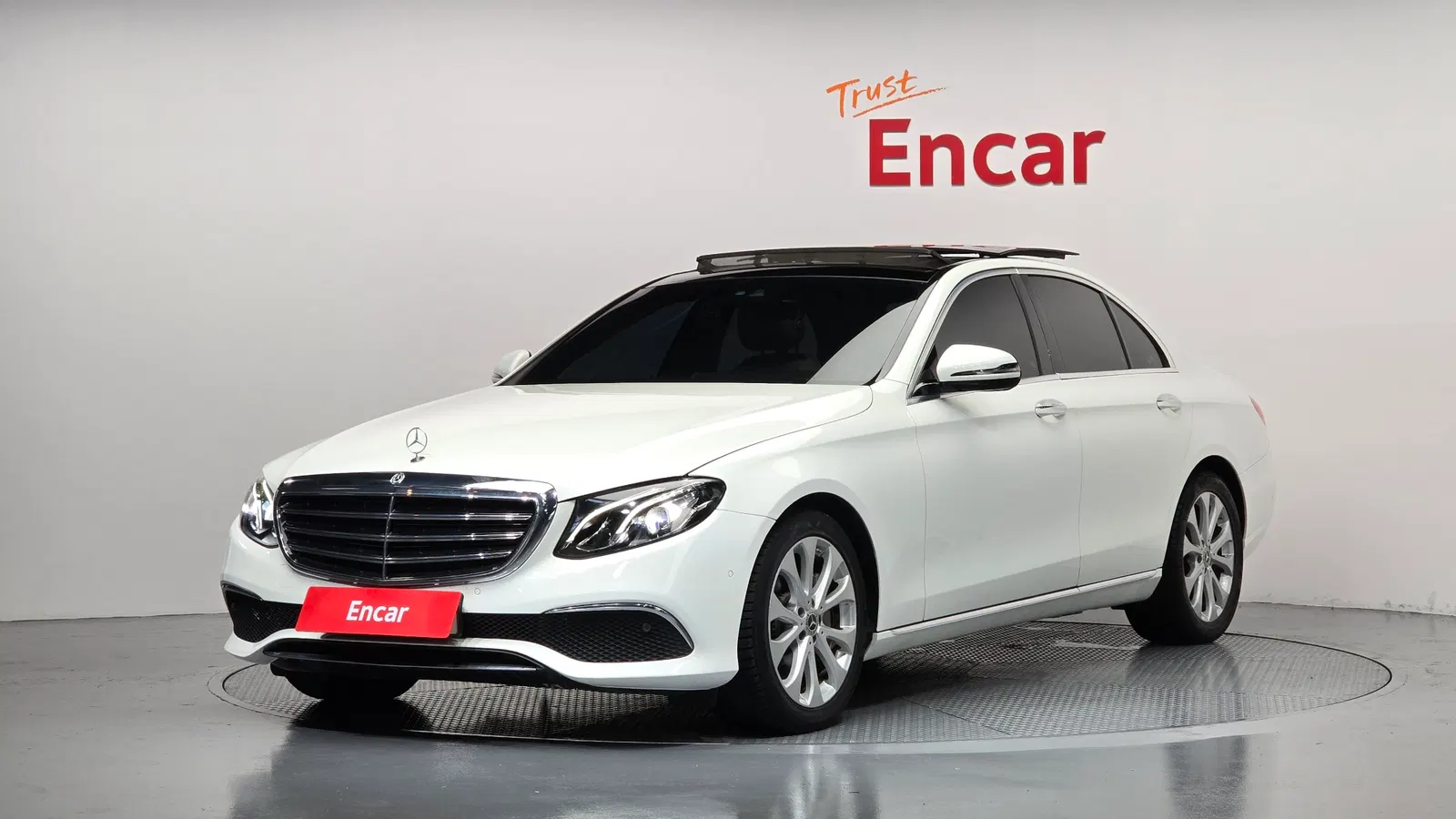 Mercedes-Benz Classe E E300 Avantgarde (W213) 2019 — photo 1 sur 20