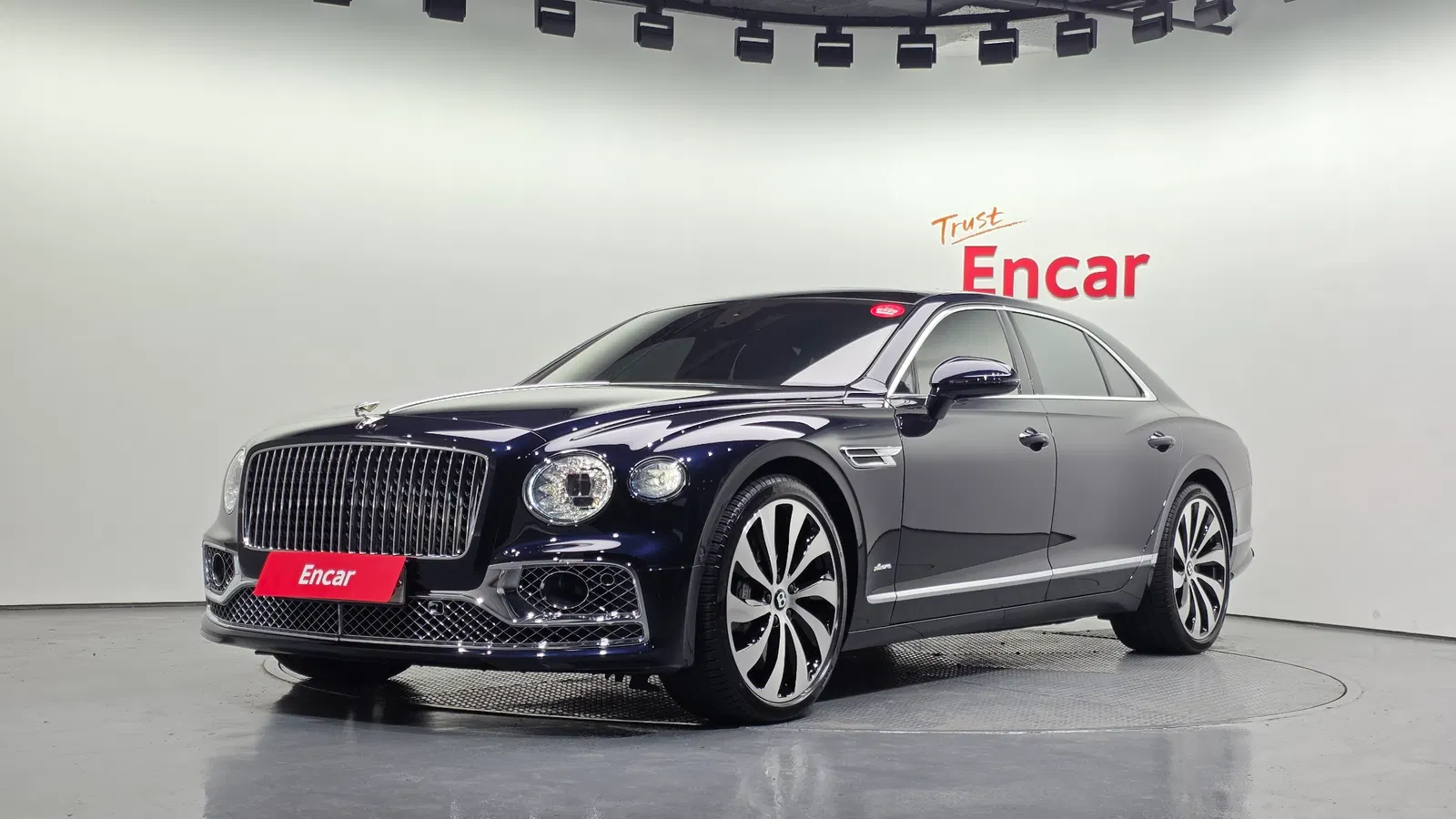 Bentley Flying Spur 3e génération 4.0 Azure 2023 — photo 1 sur 36