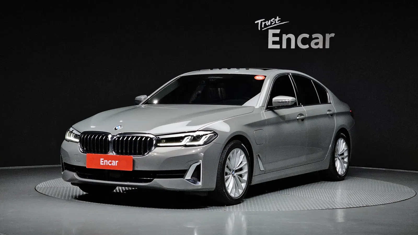 BMW Série 5 (G30) 530e Luxury 2021 — photo 1 sur 40