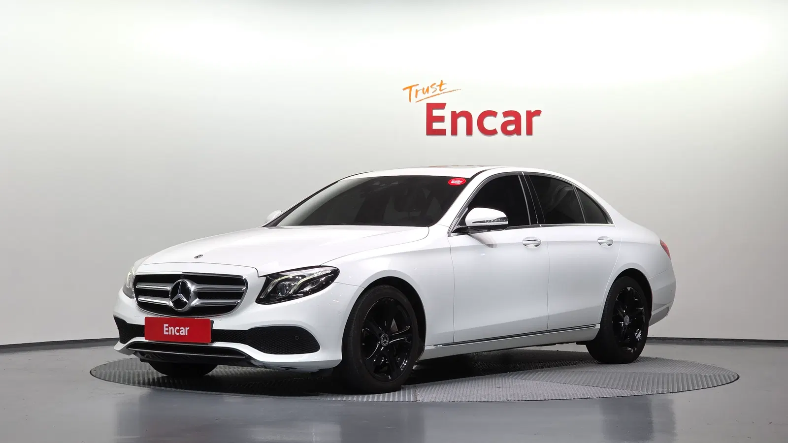 Mercedes-Benz Classe E E300 4MATIC Avantgarde (W213) 2018 — photo 1 sur 33