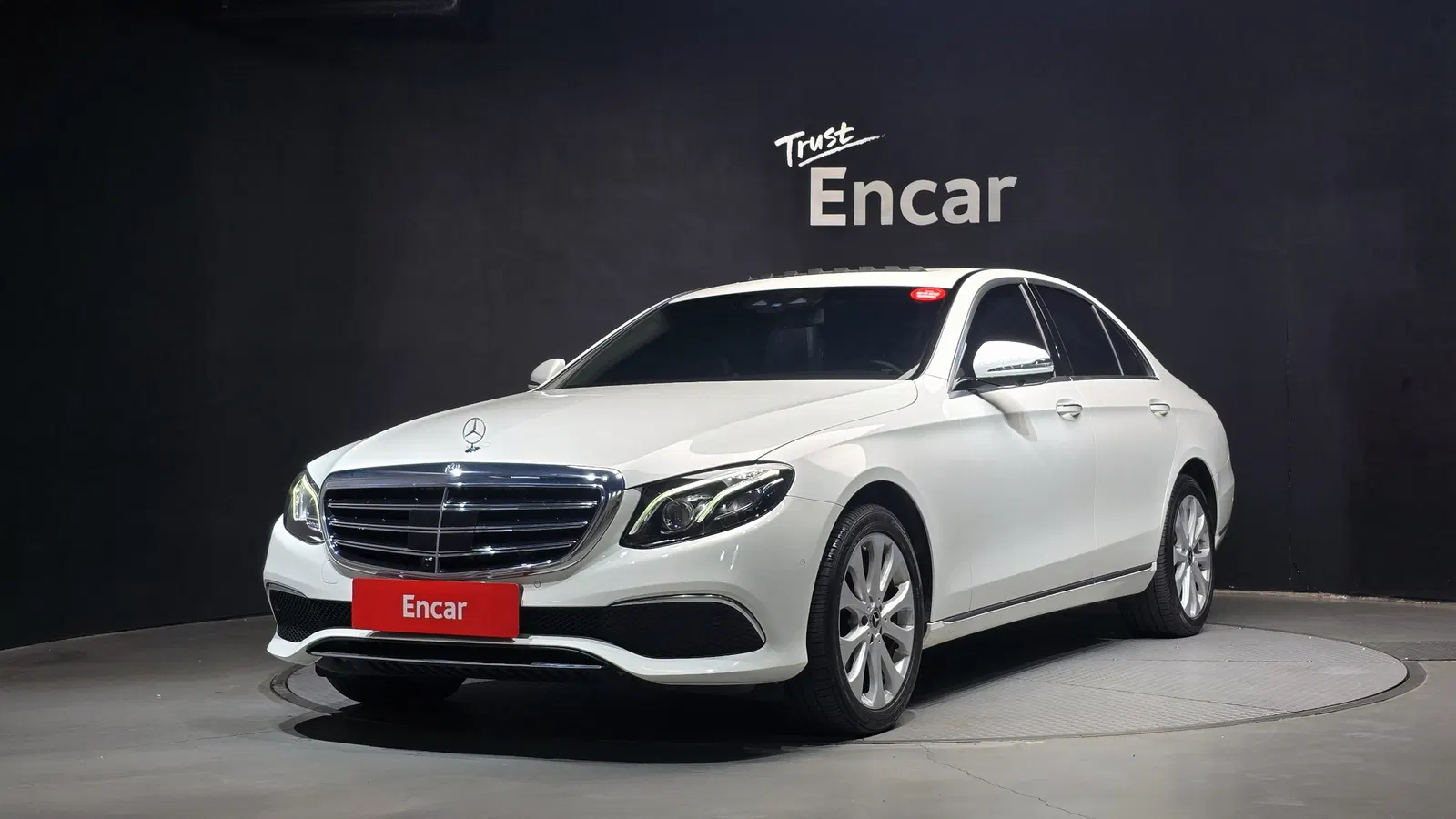 Mercedes-Benz Classe E E300 4MATIC Exclusive (W213) 2020 — photo 1 sur 20