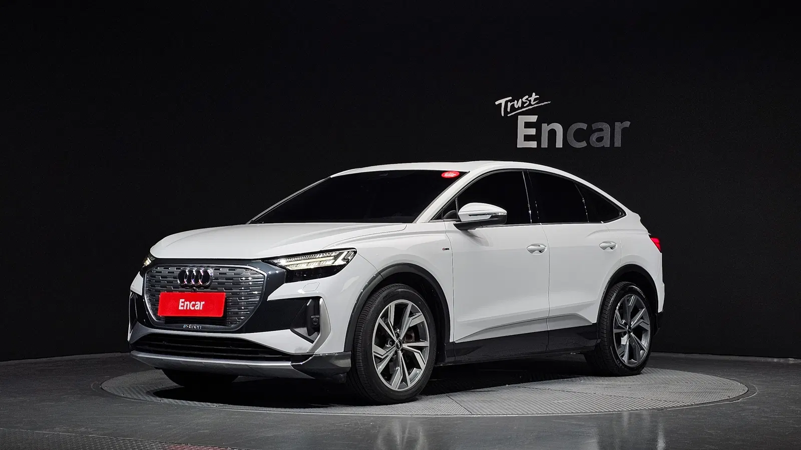 Audi Q4 e-tron (F4) 40 Premium Sportback 2022 — photo 1 sur 34
