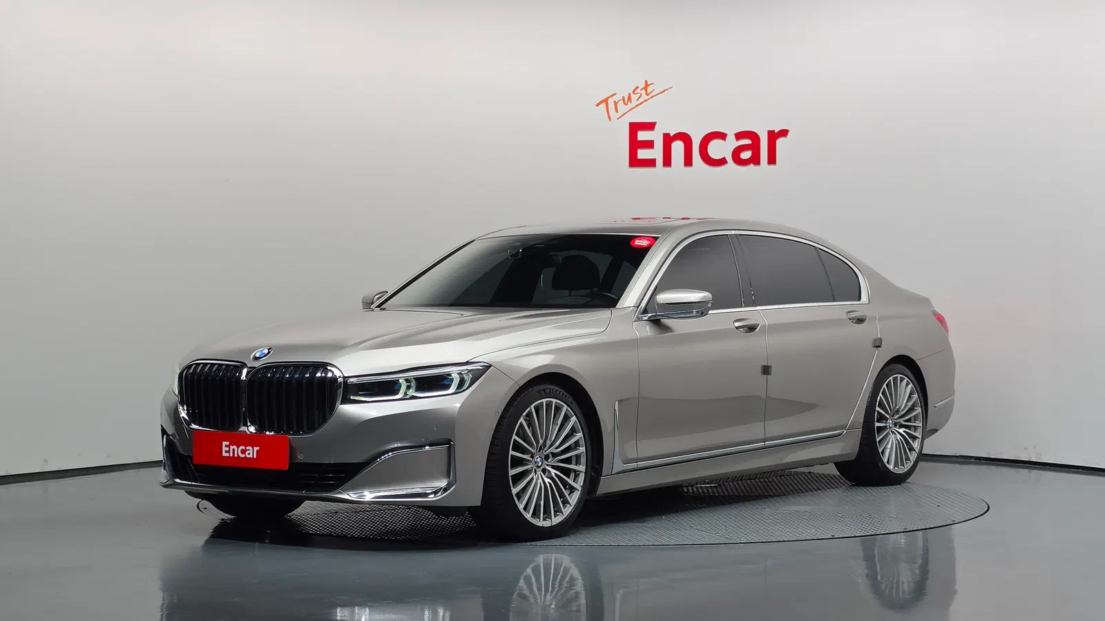 BMW Série 7 (G11) 740Li xDrive Design Pure Excellence 2021 — photo 1 sur 20