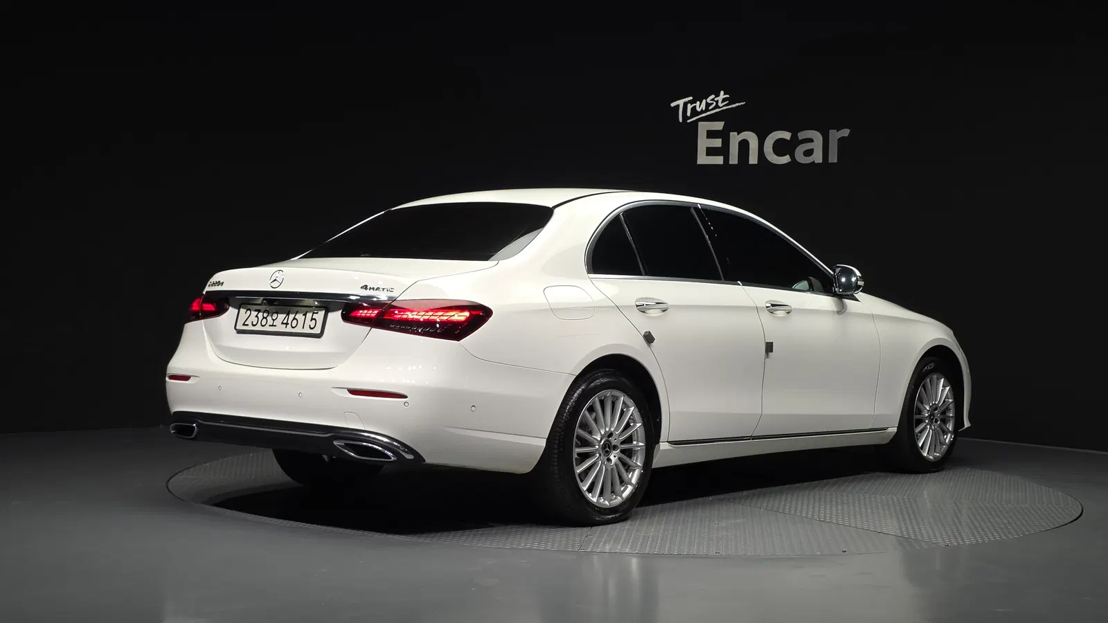 Mercedes-Benz Classe E E220d 4MATIC Exclusive (W213) 2021 — photo 1 sur 34