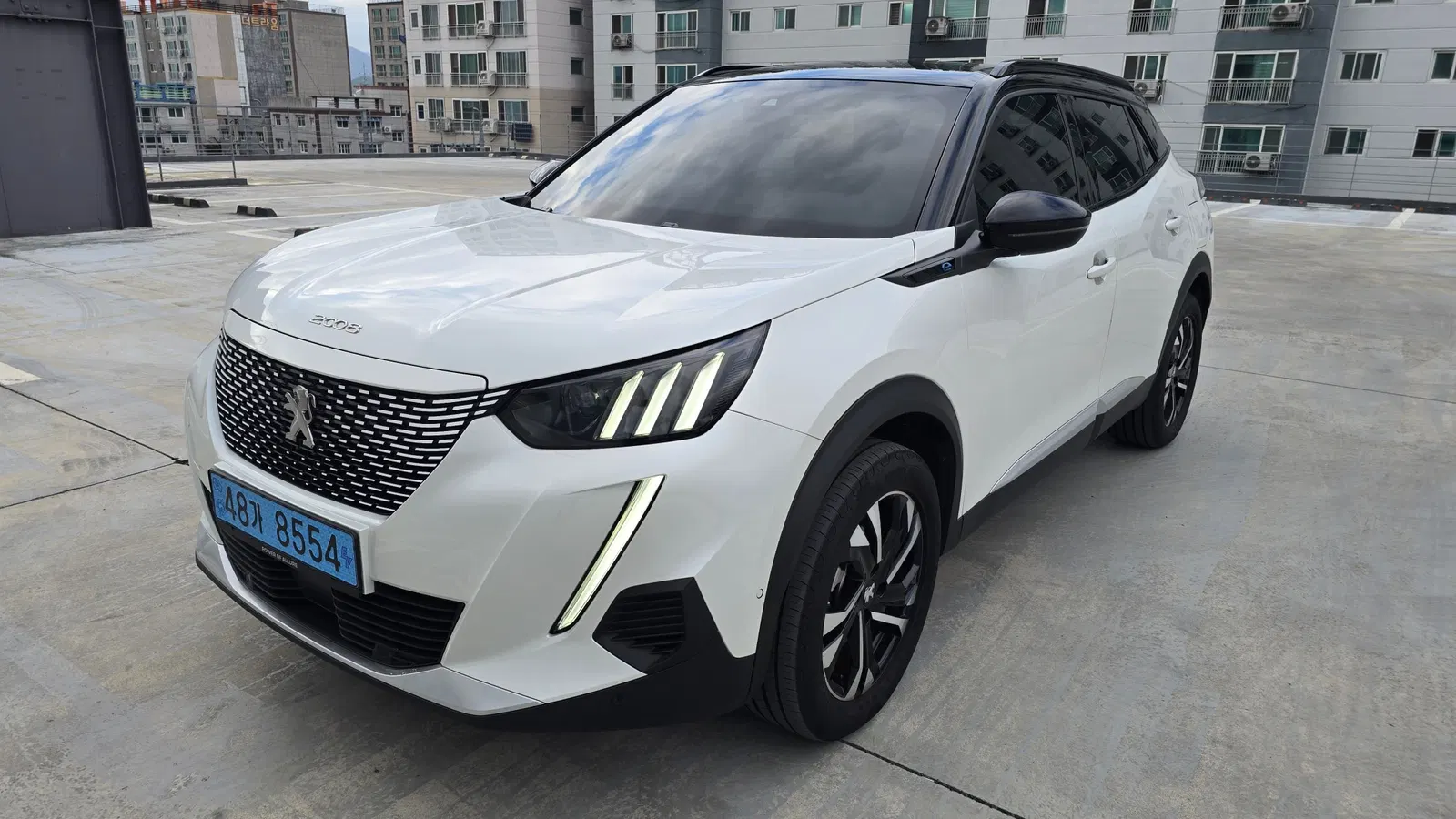 Peugeot e-2008 2e génération EV GT 2023 — photo 1 sur 25
