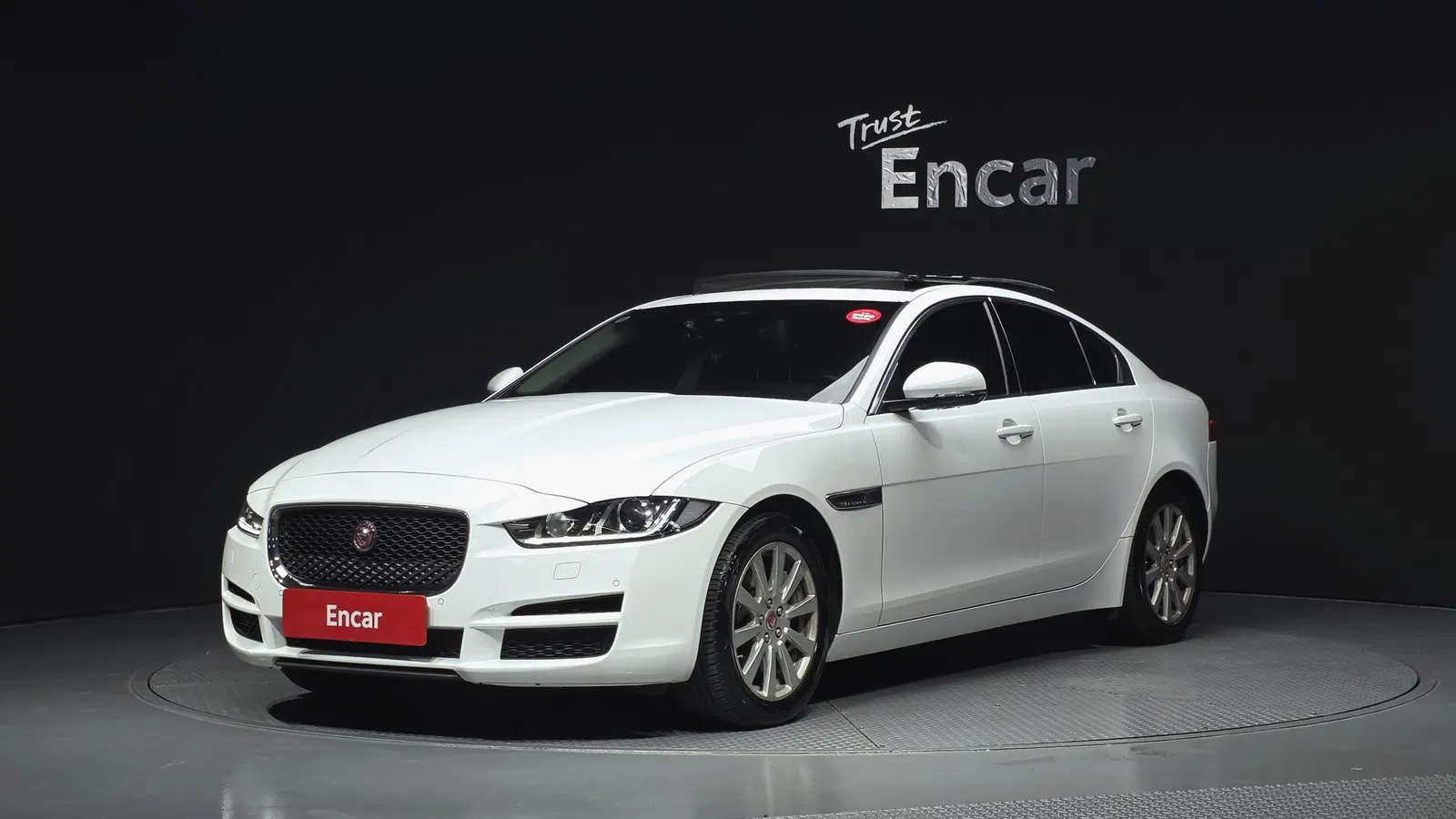 Jaguar XE 20t Prestige 2017 — photo 1 sur 26