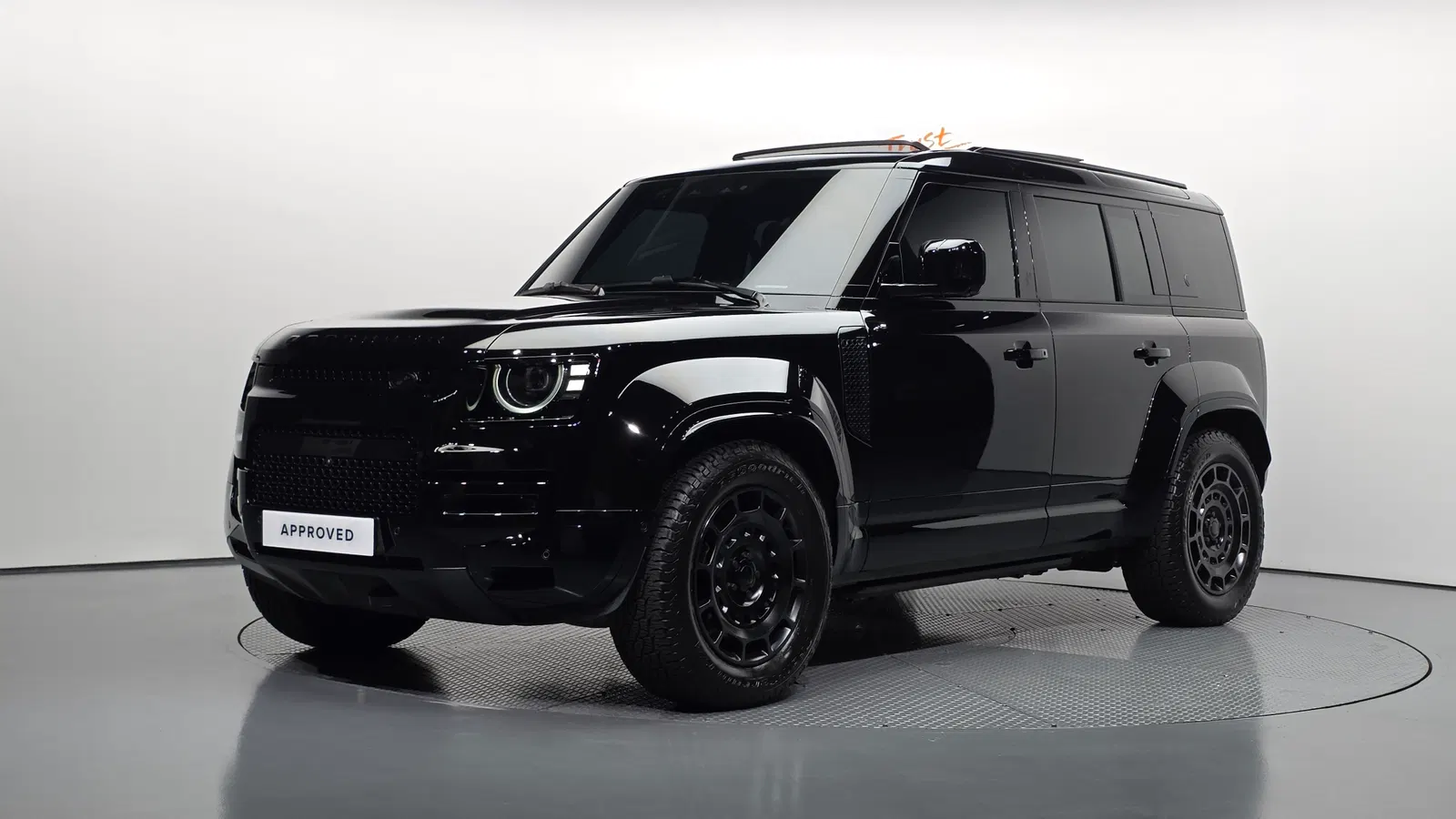 Land Rover Defender (L663) 110 P635 Octa Black 2026 — photo 1 sur 20