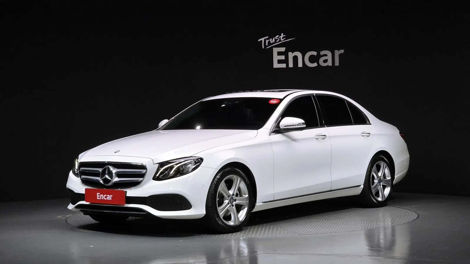 Mercedes-Benz Classe E E200 Avantgarde (W213) 2017 — photo 1 sur 20
