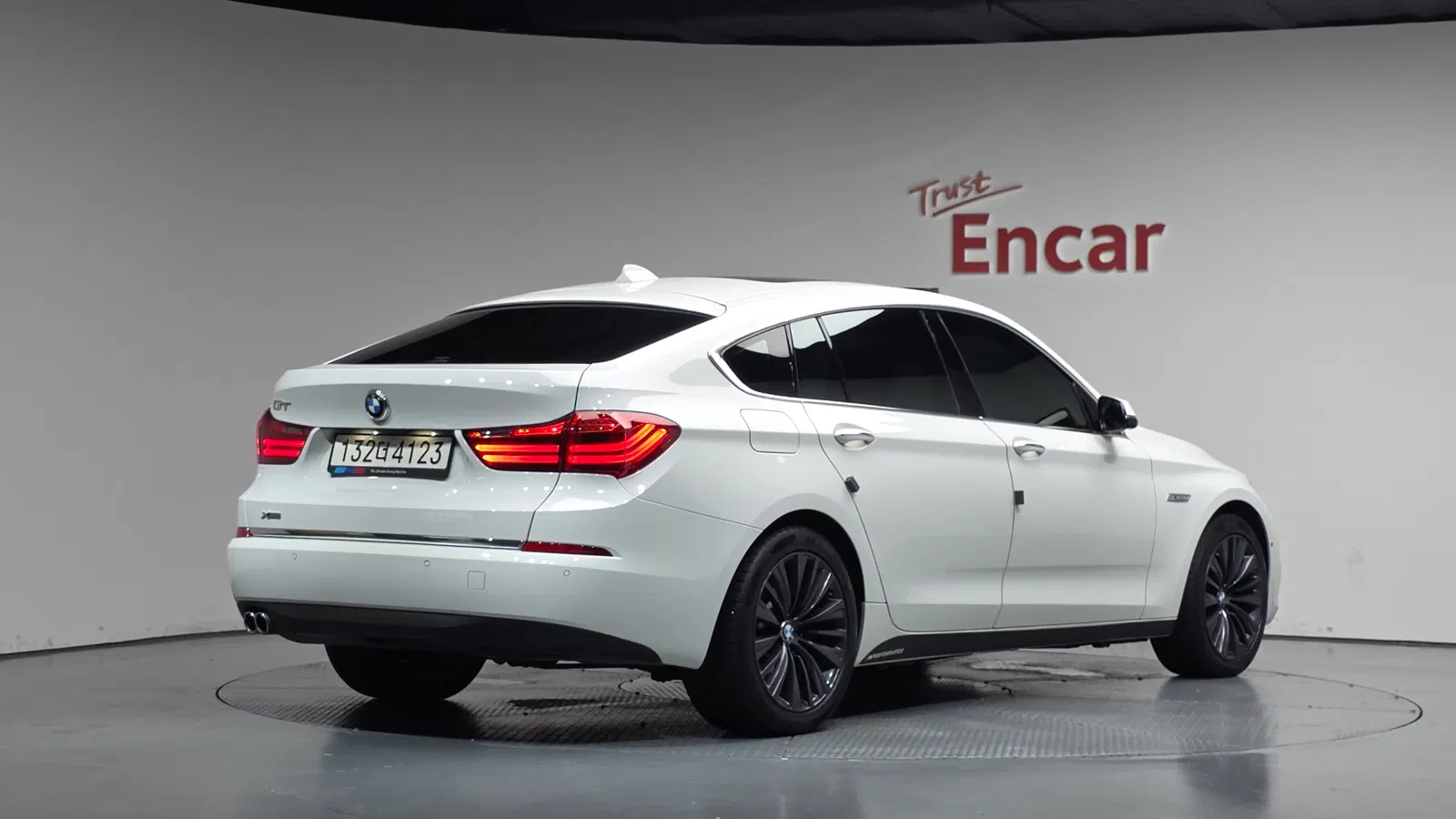 BMW Série 5 GT (F07) GT 30d xDrive 2016 — photo 1 sur 36