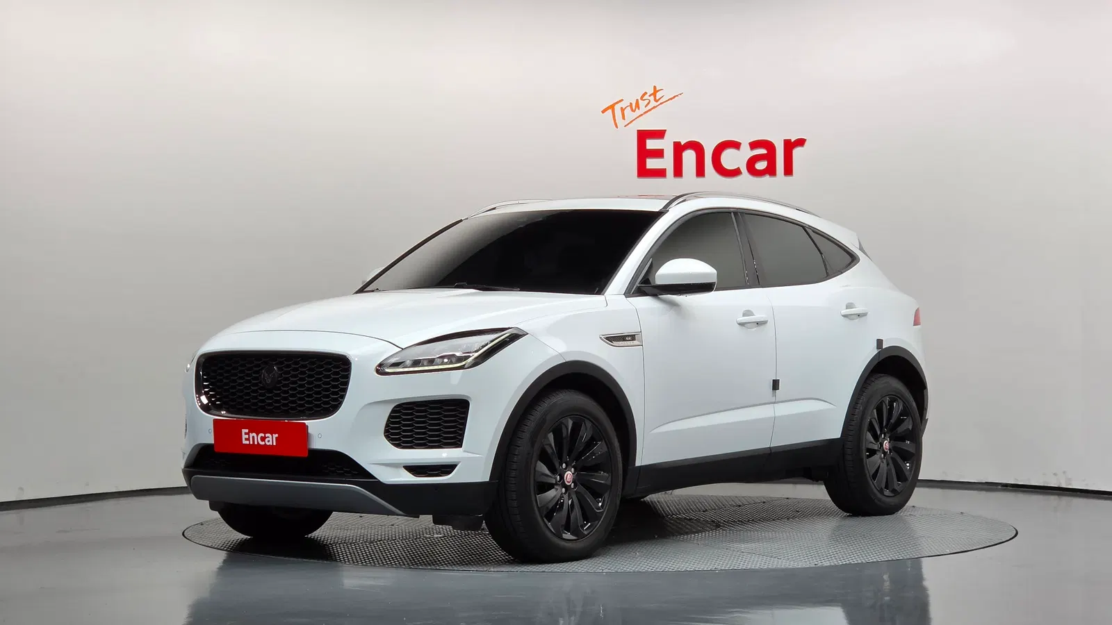 Jaguar E-PACE P250 SE 2019 — photo 1 sur 32