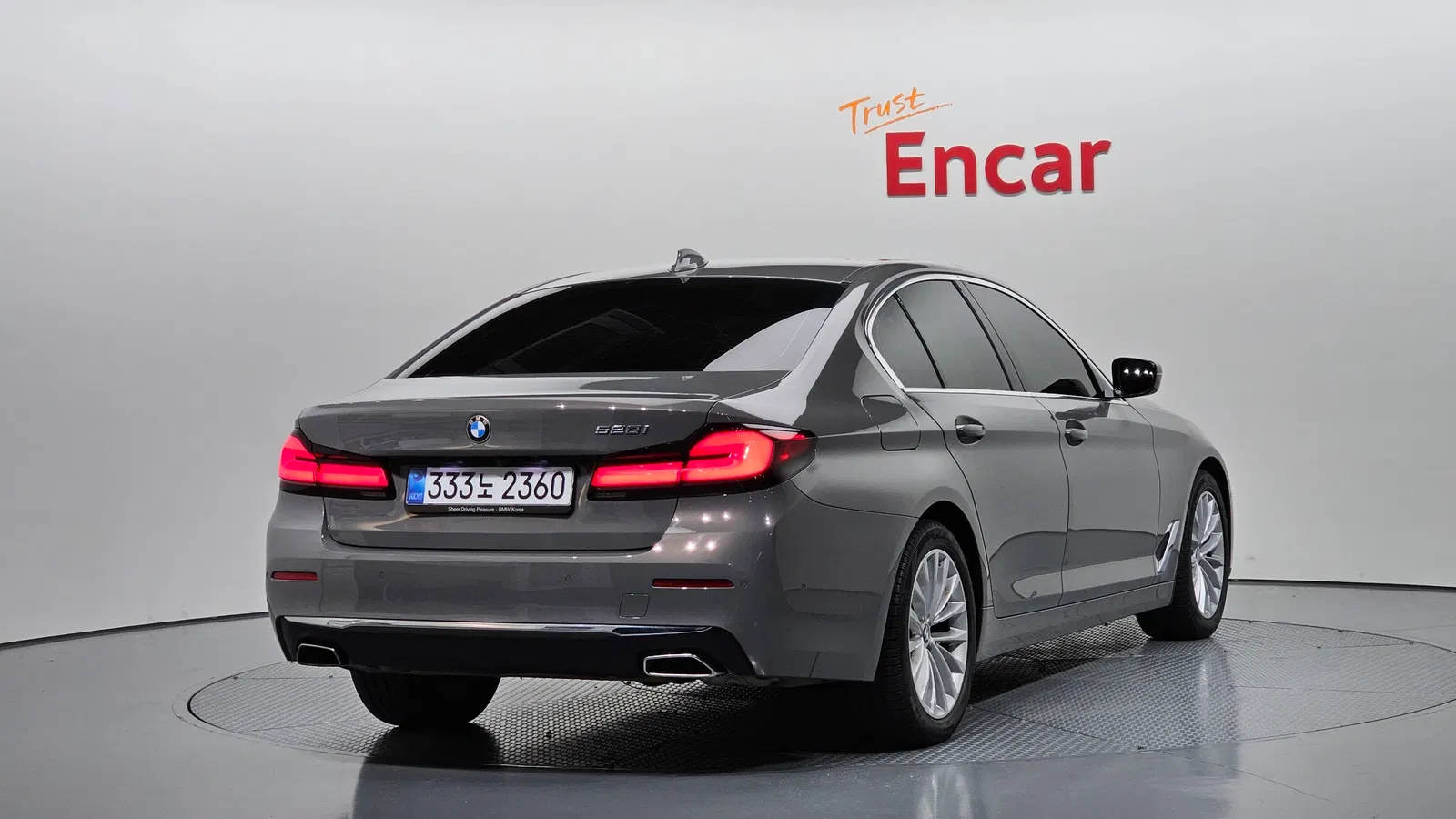 BMW Série 5 (G30) 520i Luxury 2022 — photo 1 sur 33