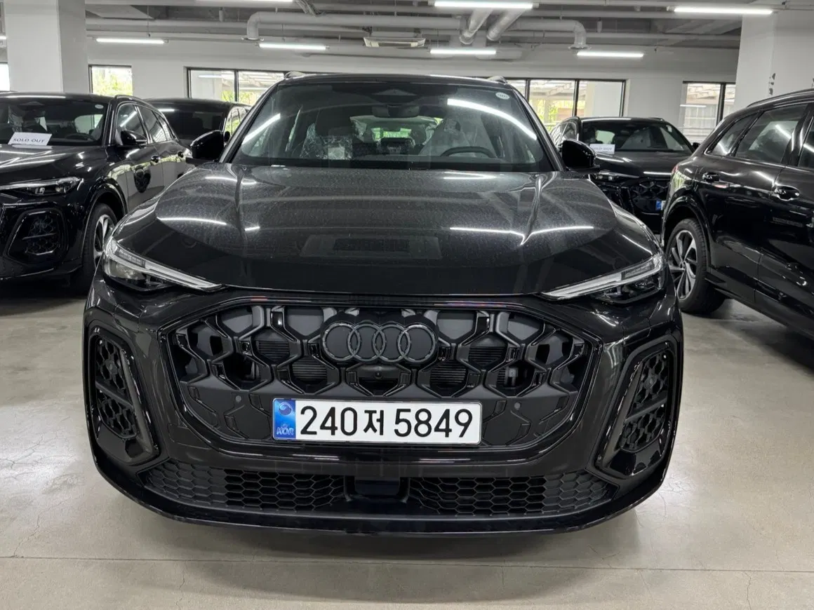 Audi Q5 (80A) 40 TDI Quattro S Line Black Edition 2025 — photo 1 sur 18