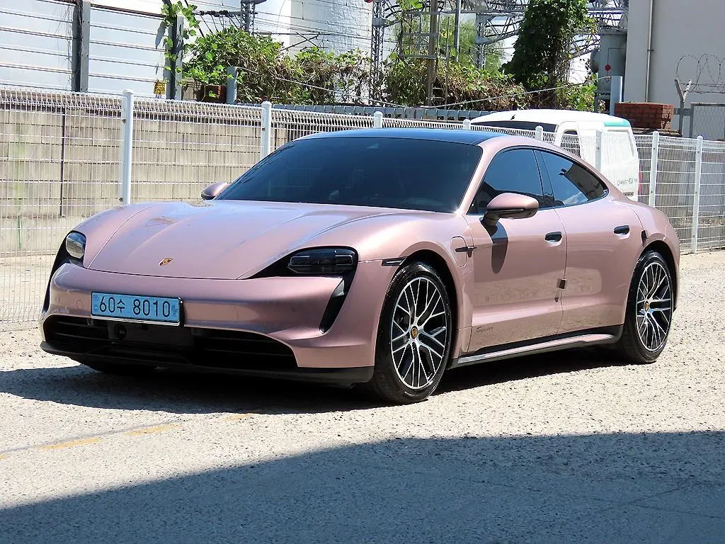Porsche Taycan Base 2023 — photo 1 sur 26