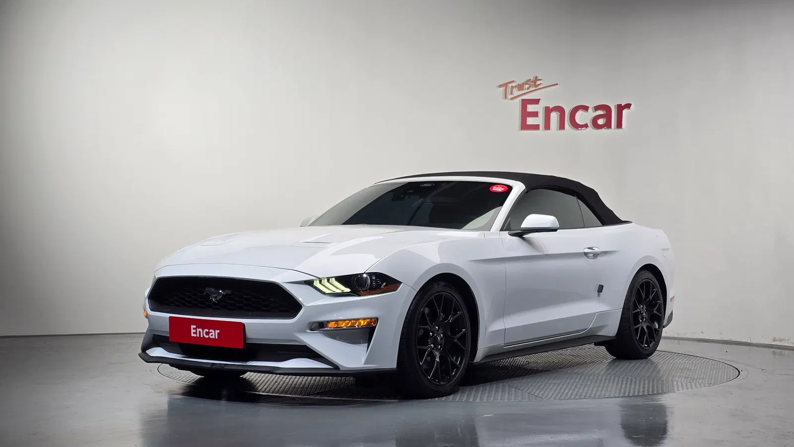 Ford Mustang Convertible 2021 — photo 1 sur 35