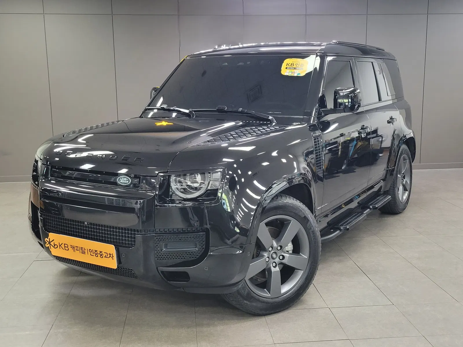 Land Rover Defender (L663) 110 P300 X-Dynamic SE 2025 — photo 1 sur 26