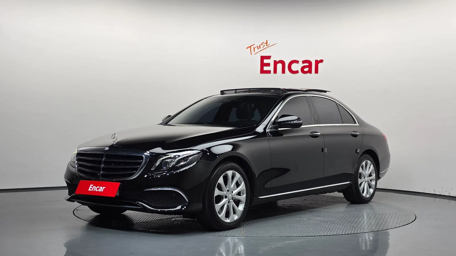 Mercedes-Benz Classe E E300 Exclusive (W213) 2017 — photo 1 sur 20