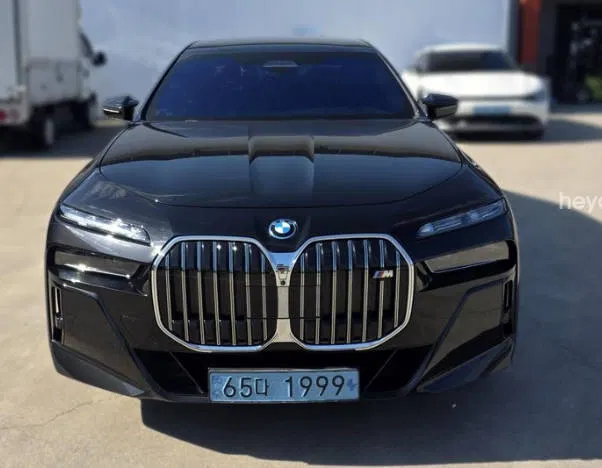 BMW i7 (G70) M70 xDrive 2024 — photo 1 sur 24