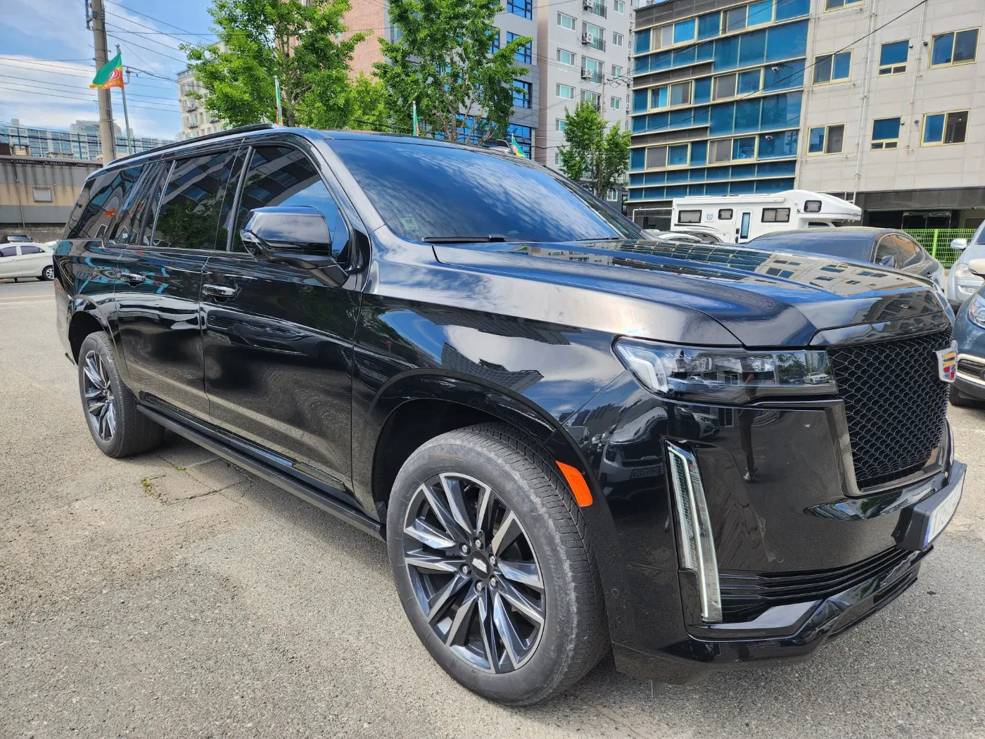 Cadillac Escalade 5e génération 6.2 ESV 2023 — photo 1 sur 21