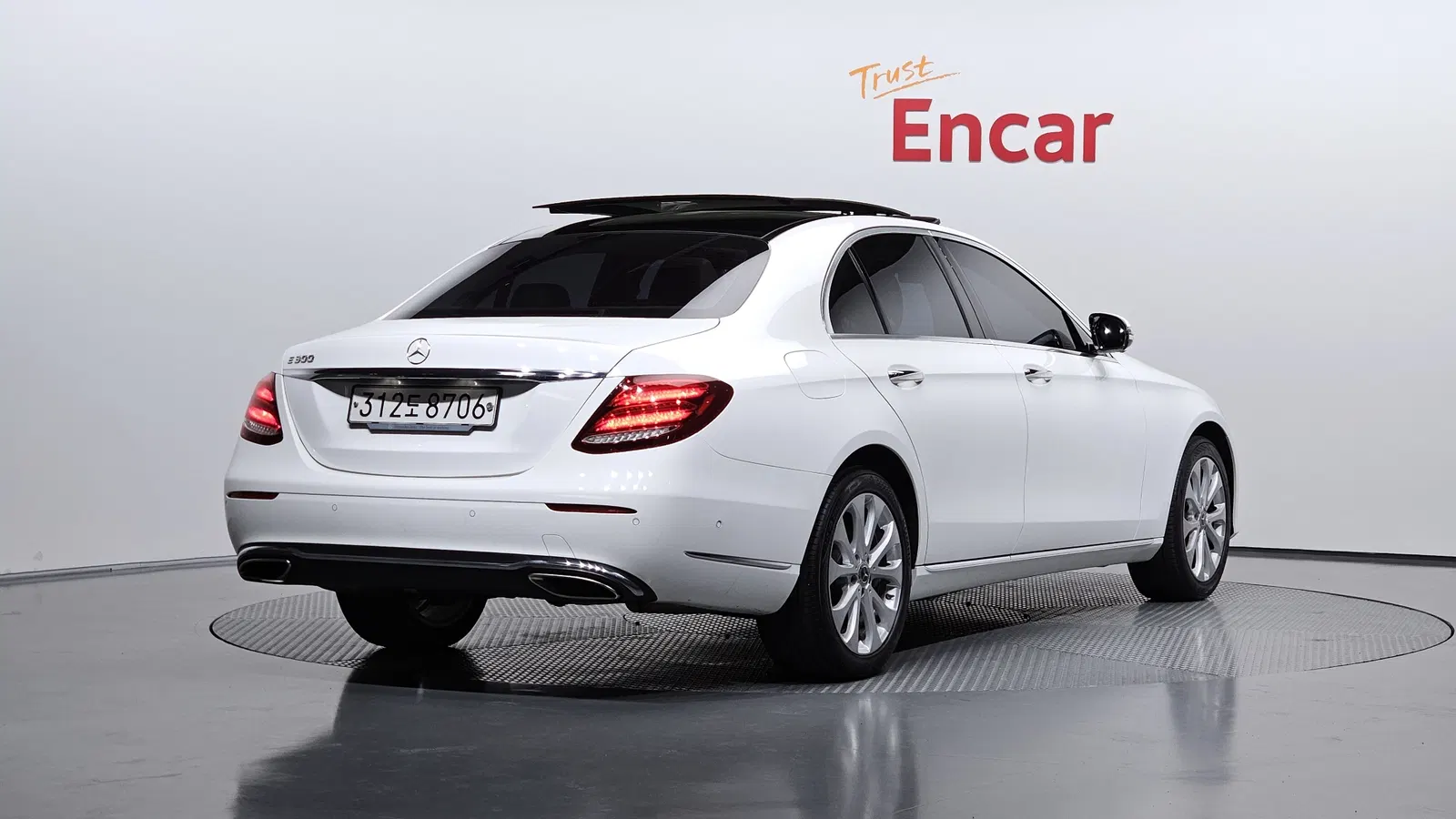 Mercedes-Benz Classe E E300 Exclusive (W213) 2019 — photo 1 sur 32