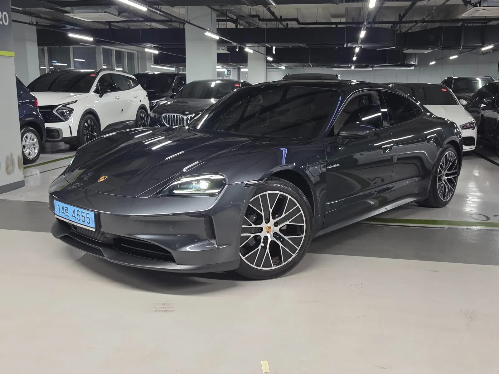 Porsche Taycan Base 2025 — photo 1 sur 24