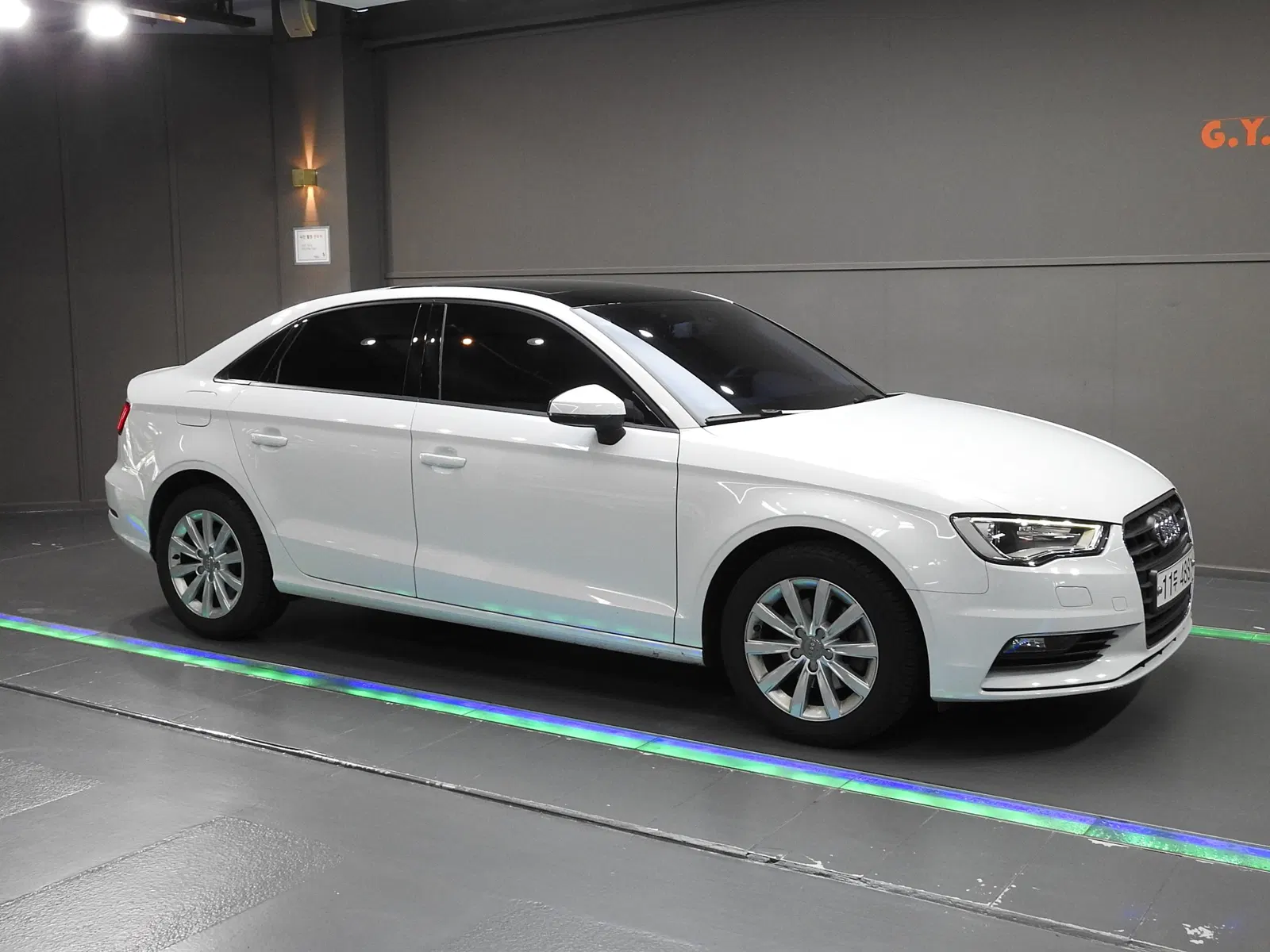 Audi A3 25 TDI Dynamic 2015 — photo 1 sur 26