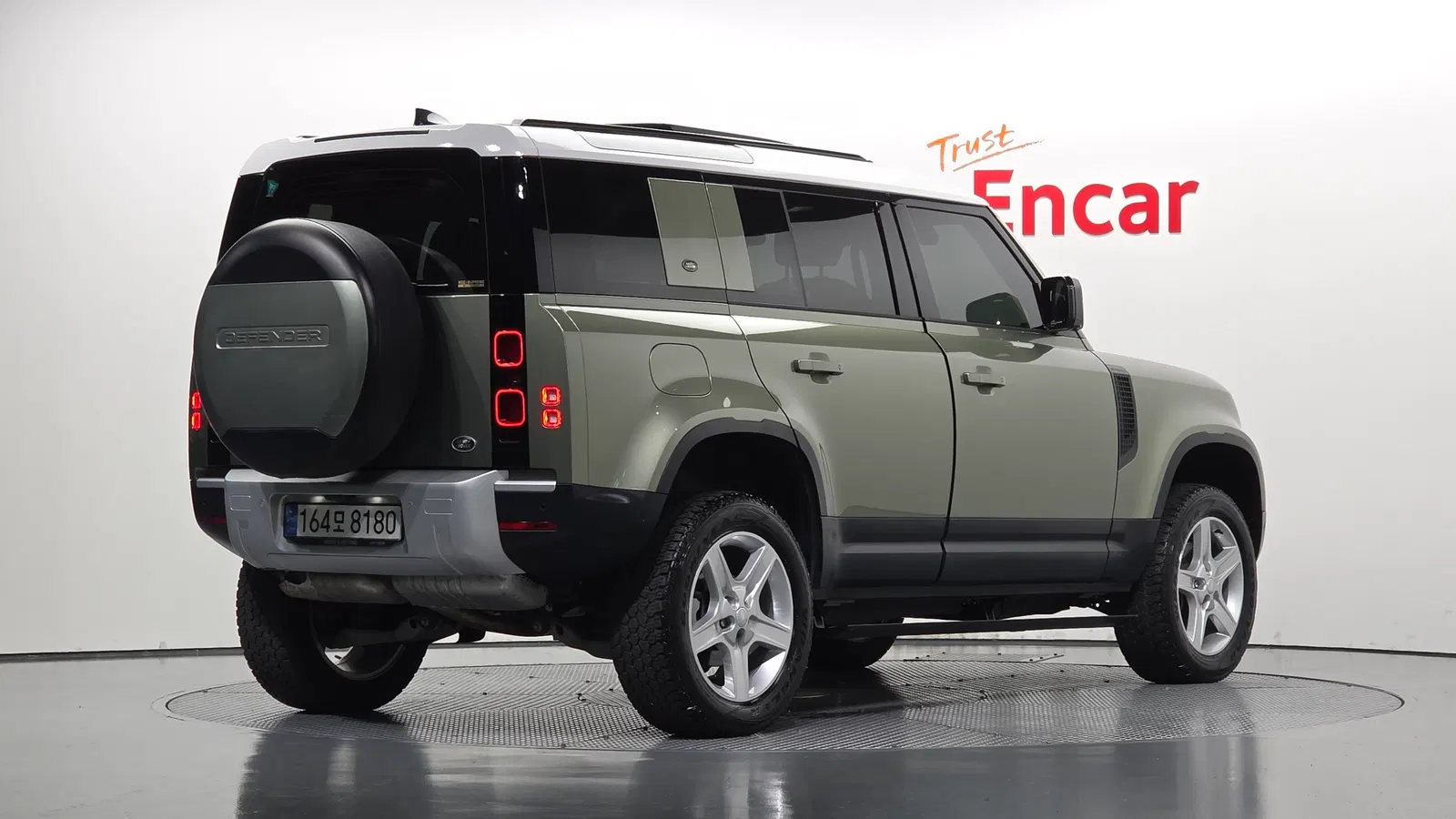 Land Rover Defender (L663) 110 D250 SE 2023 — photo 1 sur 32